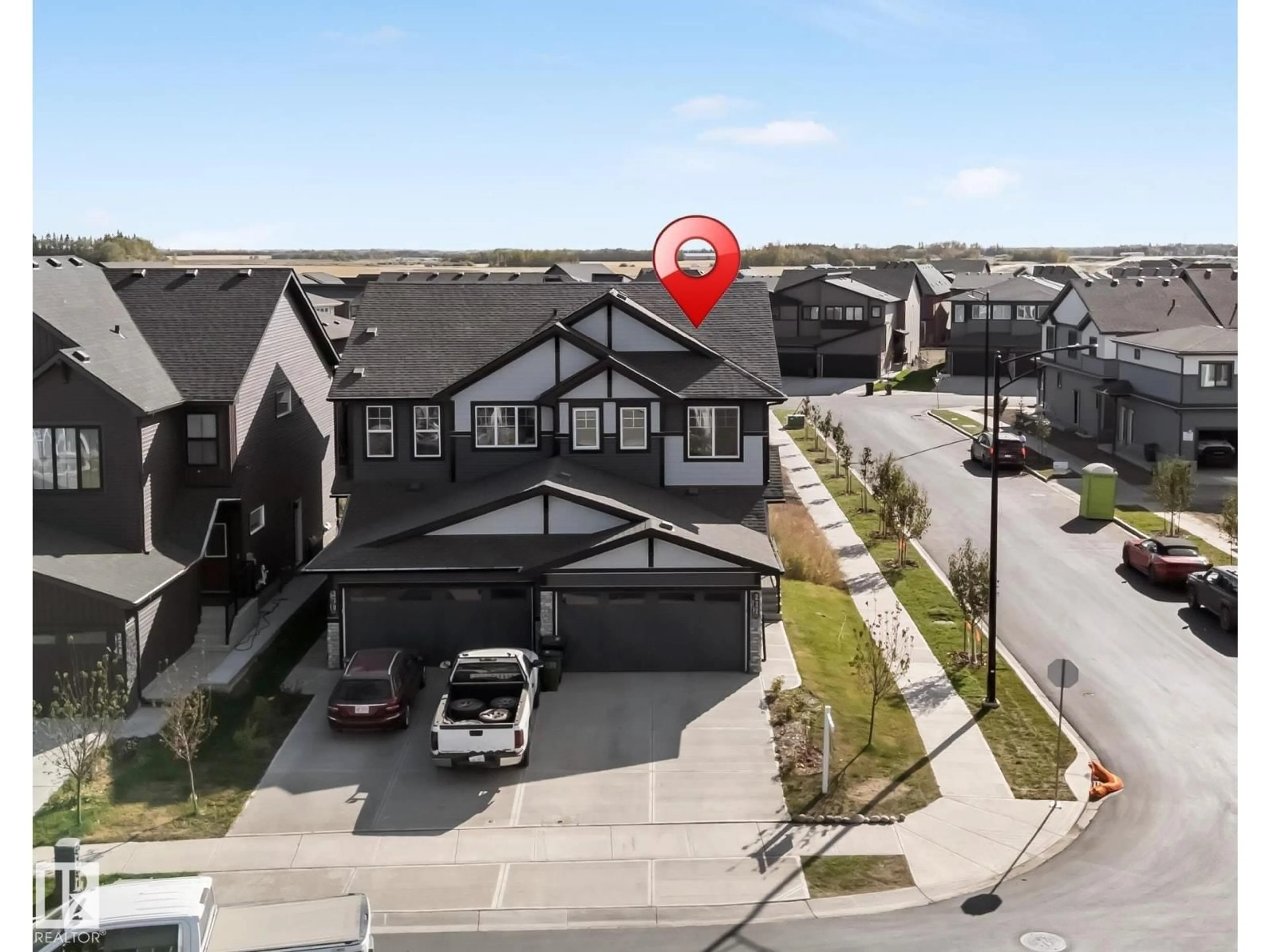 A pic from outside/outdoor area/front of a property/back of a property/a pic from drone, street for 232 ORCHARDS BV, Edmonton Alberta T6X2G9