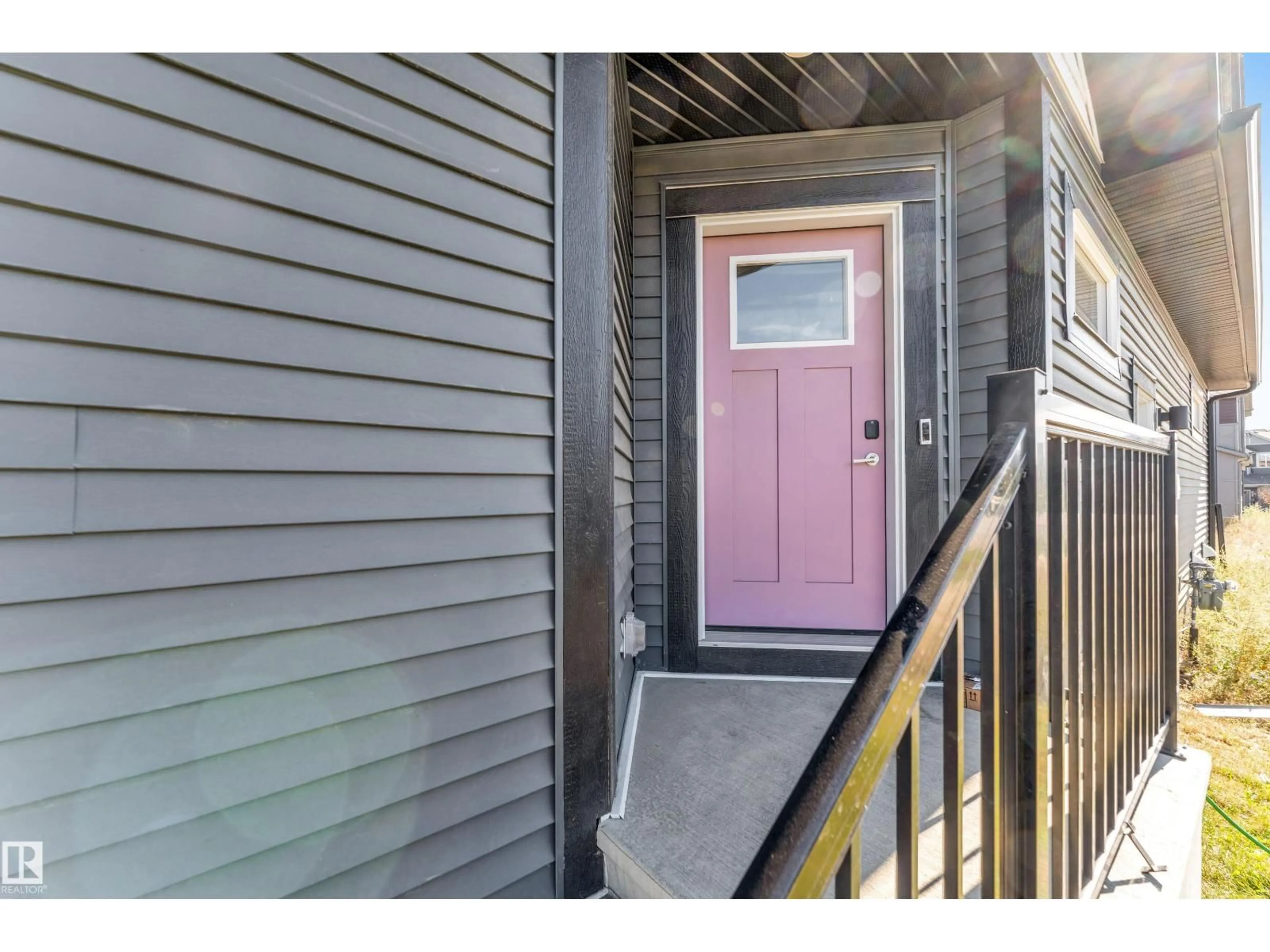Indoor entryway for 232 ORCHARDS BV, Edmonton Alberta T6X2G9
