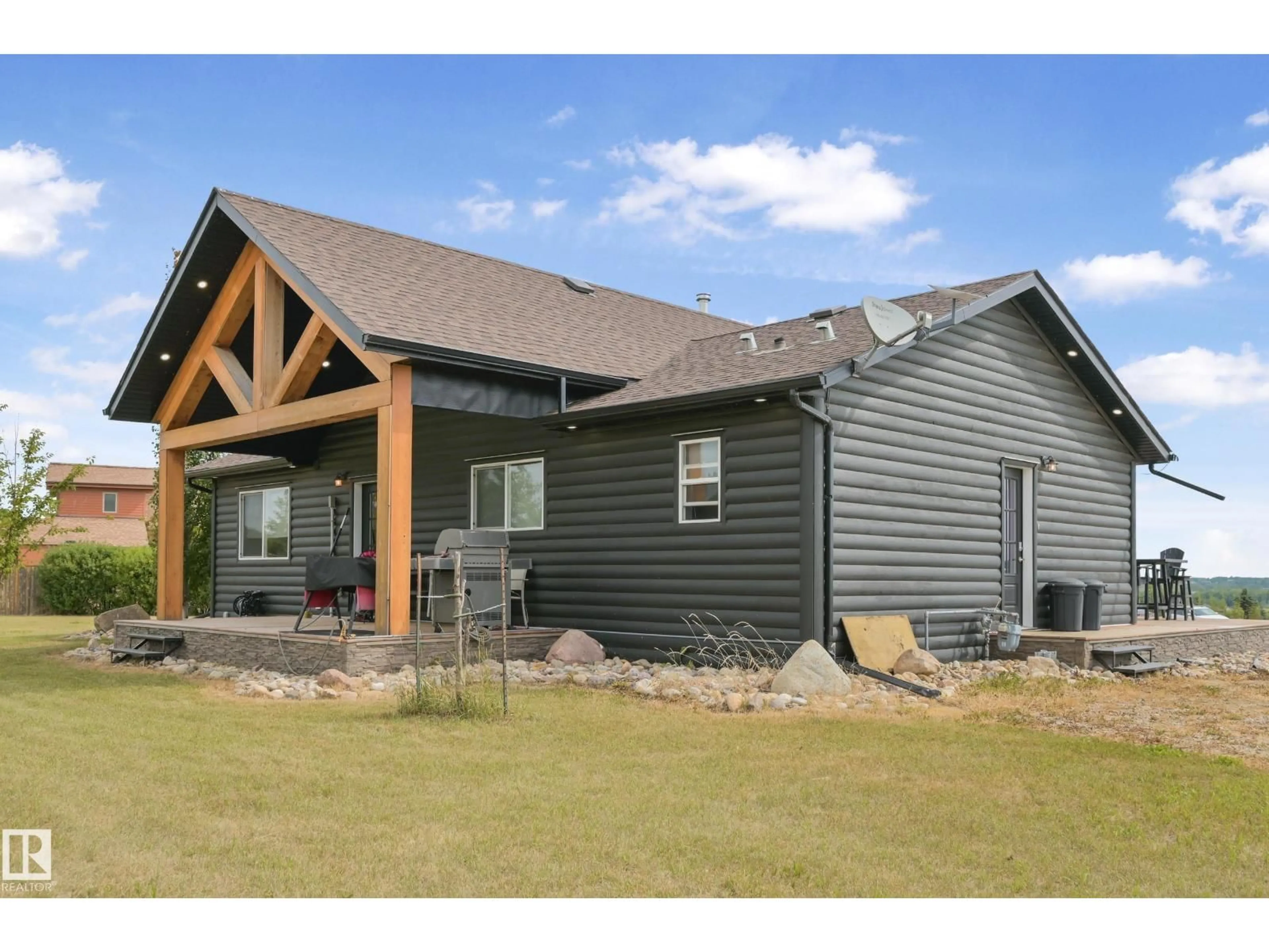 Home with vinyl exterior material, building for 114 - 118 562115 RR, Rural Two Hills County Alberta T0B4K0