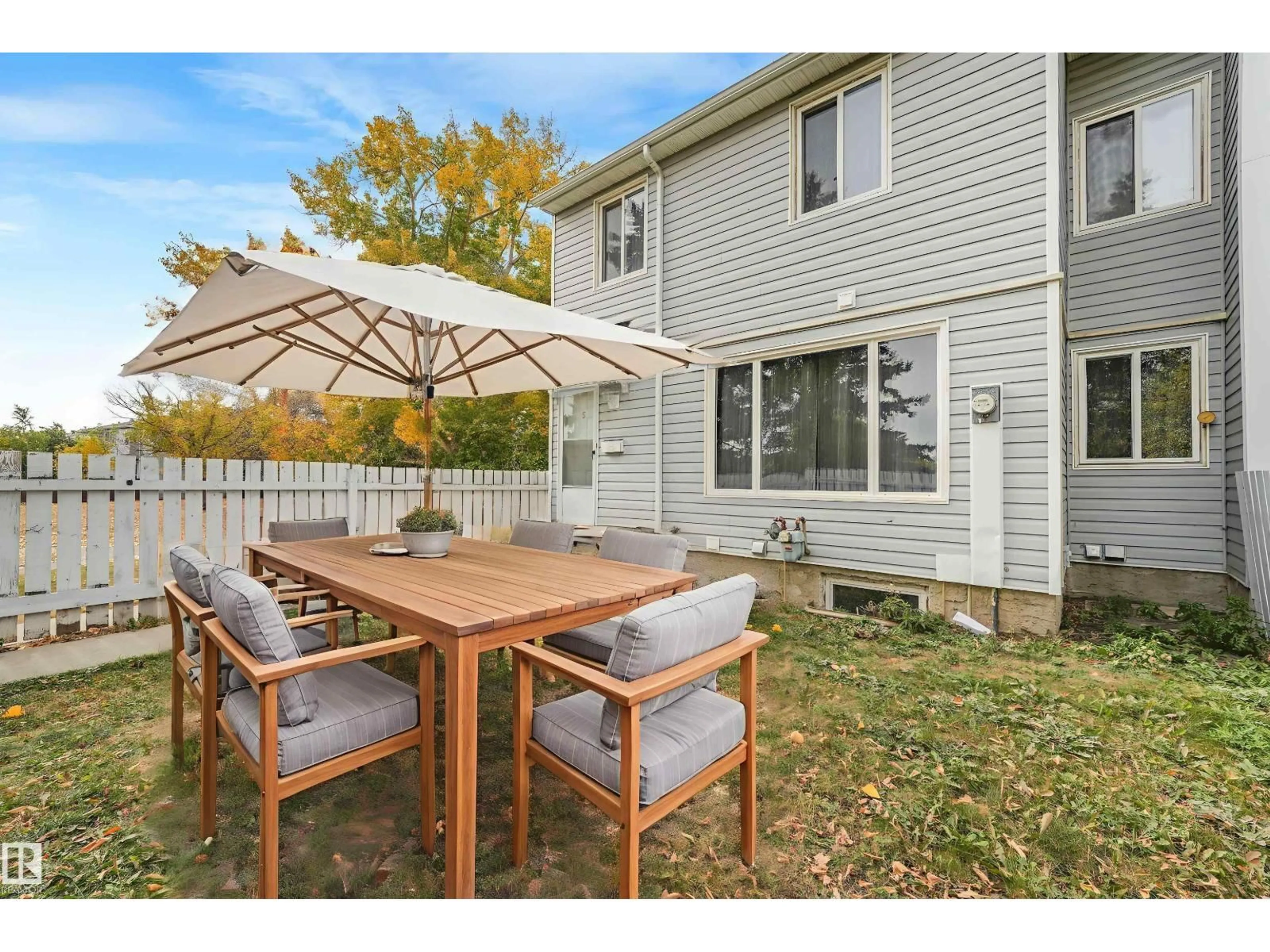Patio, street for 5 AMBERLY CO, Edmonton Alberta T5A2H9