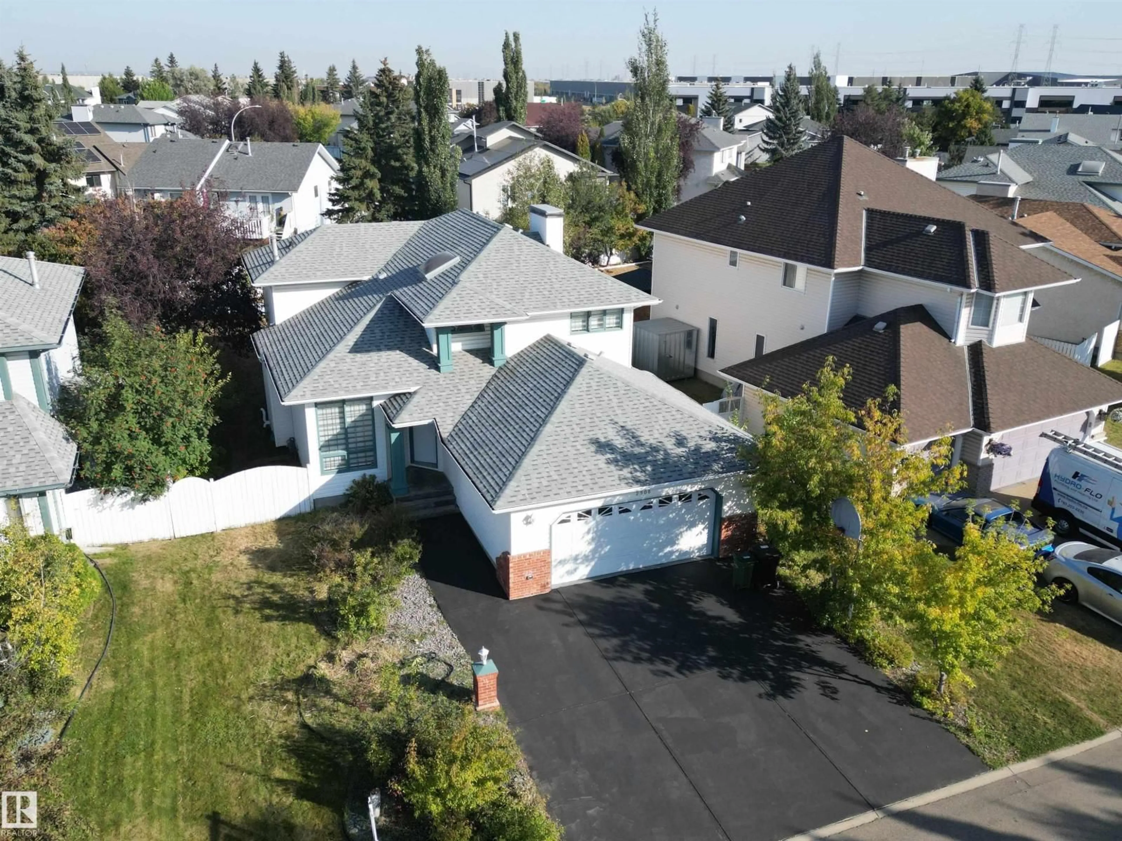 A pic from outside/outdoor area/front of a property/back of a property/a pic from drone, street for 2908 44A AV, Edmonton Alberta T6T1G9