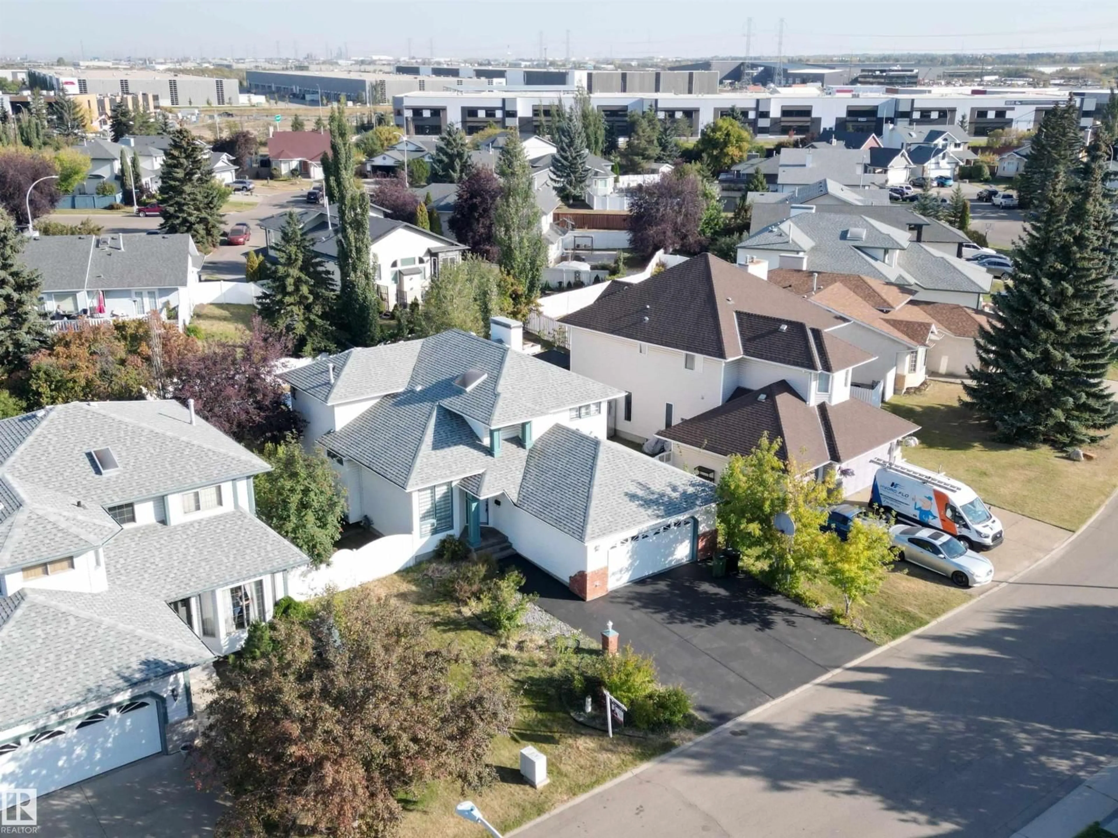 A pic from outside/outdoor area/front of a property/back of a property/a pic from drone, street for 2908 44A AV, Edmonton Alberta T6T1G9