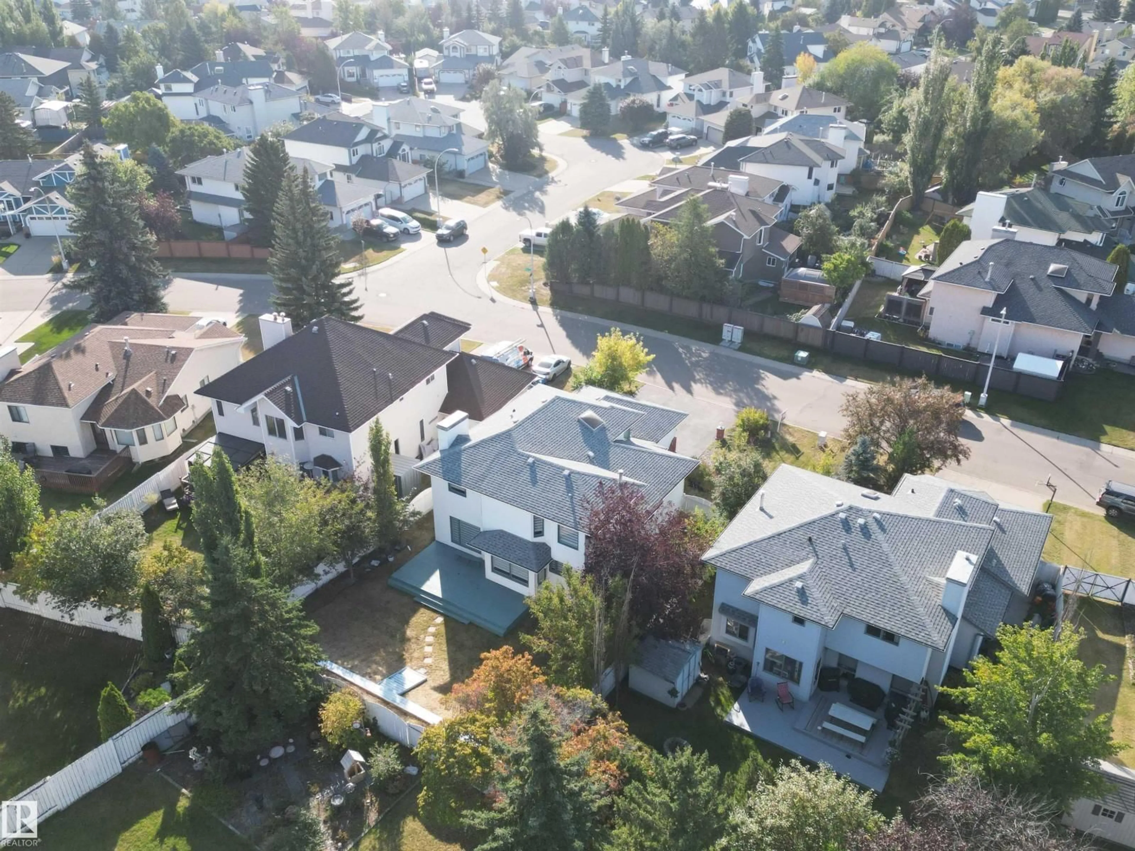 A pic from outside/outdoor area/front of a property/back of a property/a pic from drone, unknown for 2908 44A AV, Edmonton Alberta T6T1G9