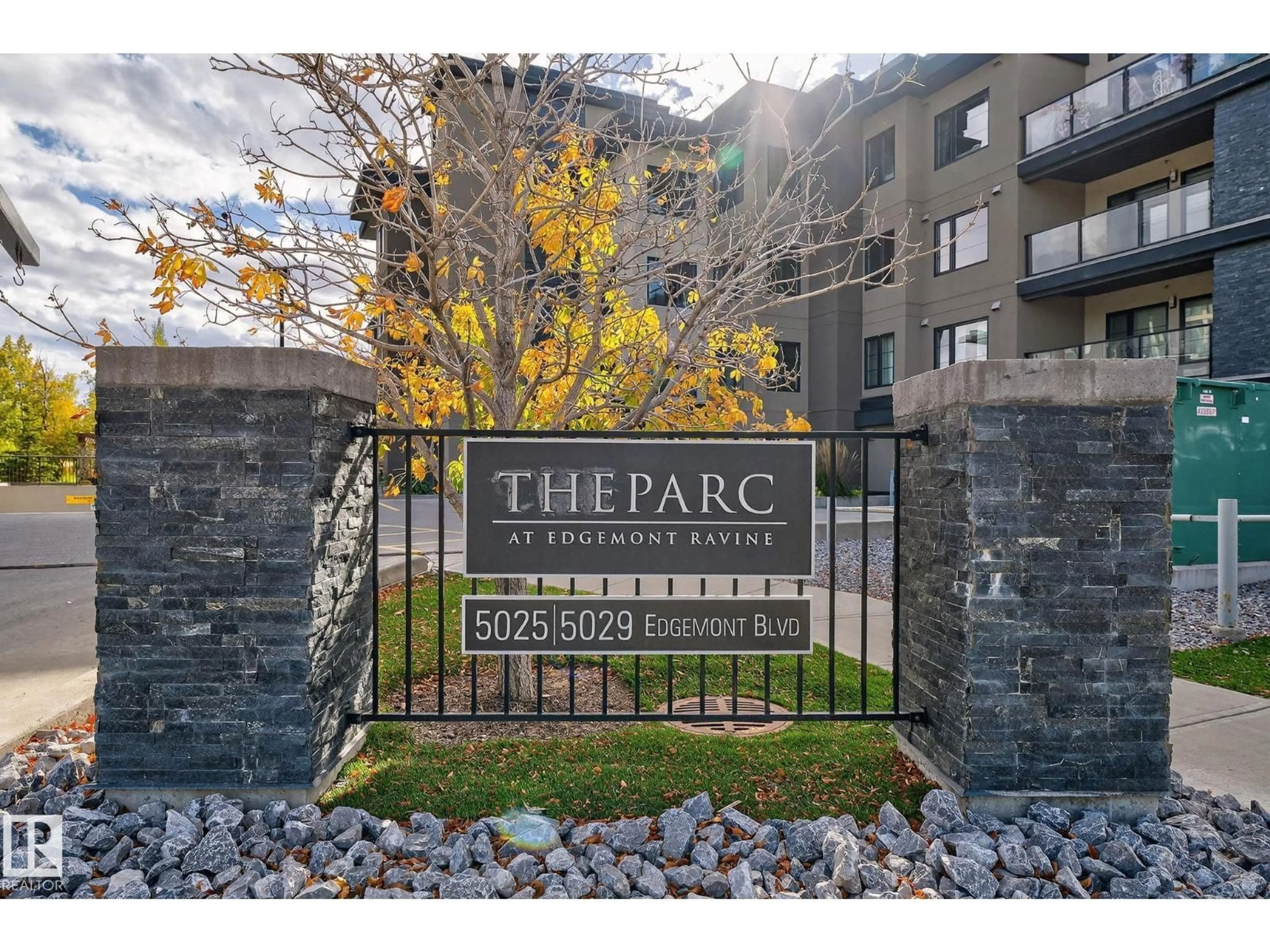 Indoor entryway for #102 - 5029 EDGEMONT BV, Edmonton Alberta T6M0S8