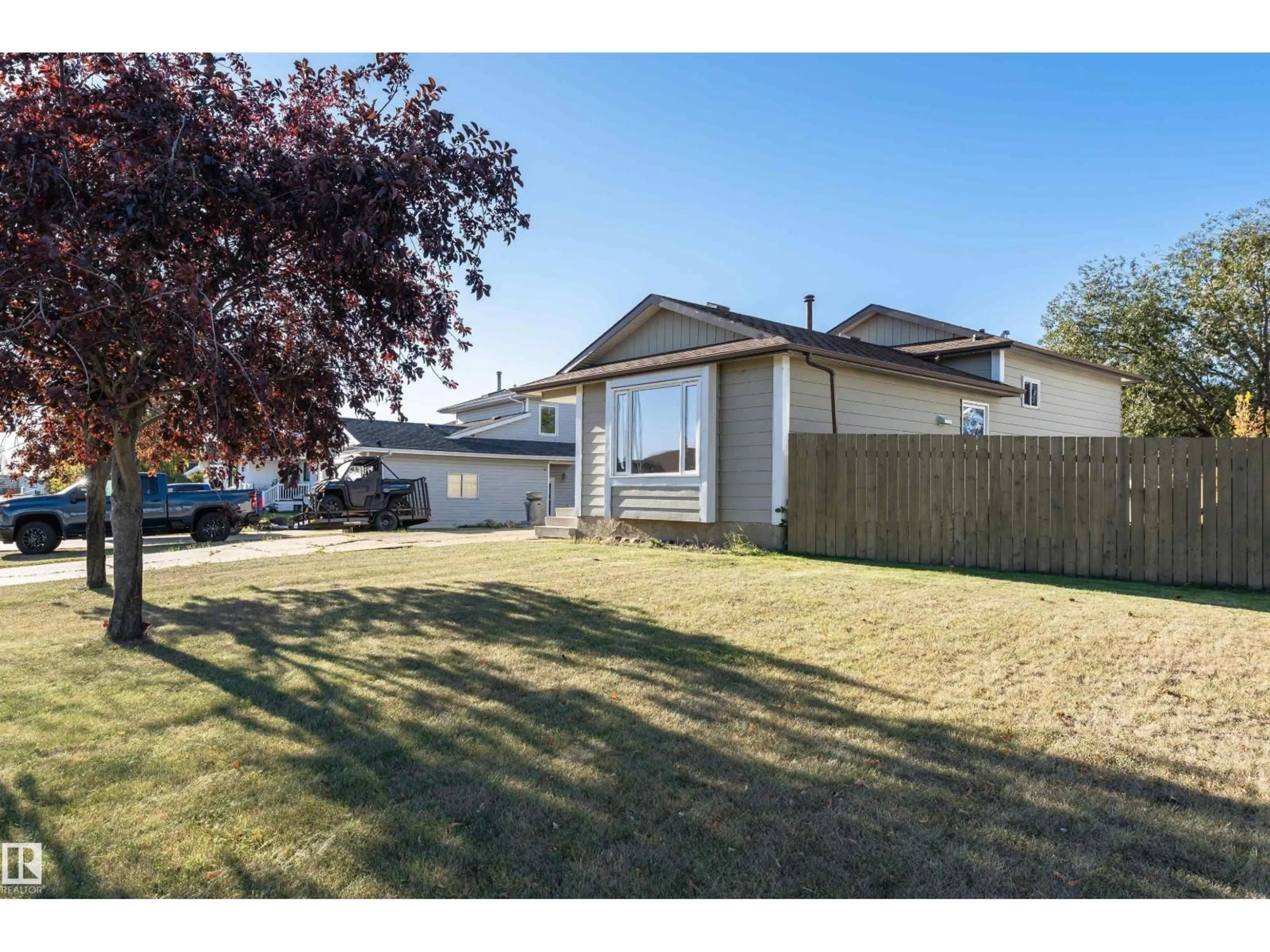 A pic from outside/outdoor area/front of a property/back of a property/a pic from drone, street for 9009 102 AV, Morinville Alberta T8R1B5