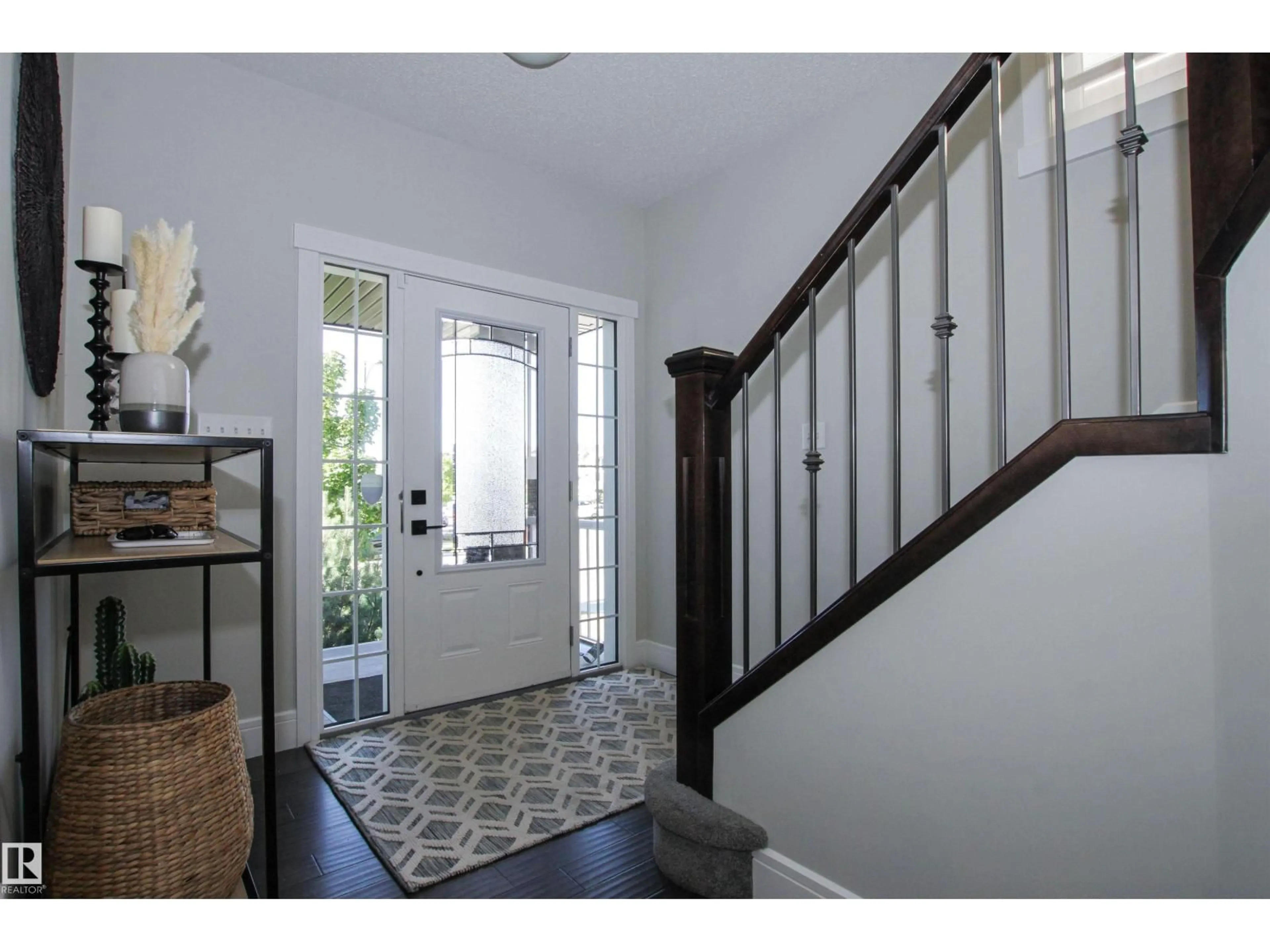 Indoor entryway for 181 SANDALWOOD CR, Sherwood Park Alberta T8H0S4