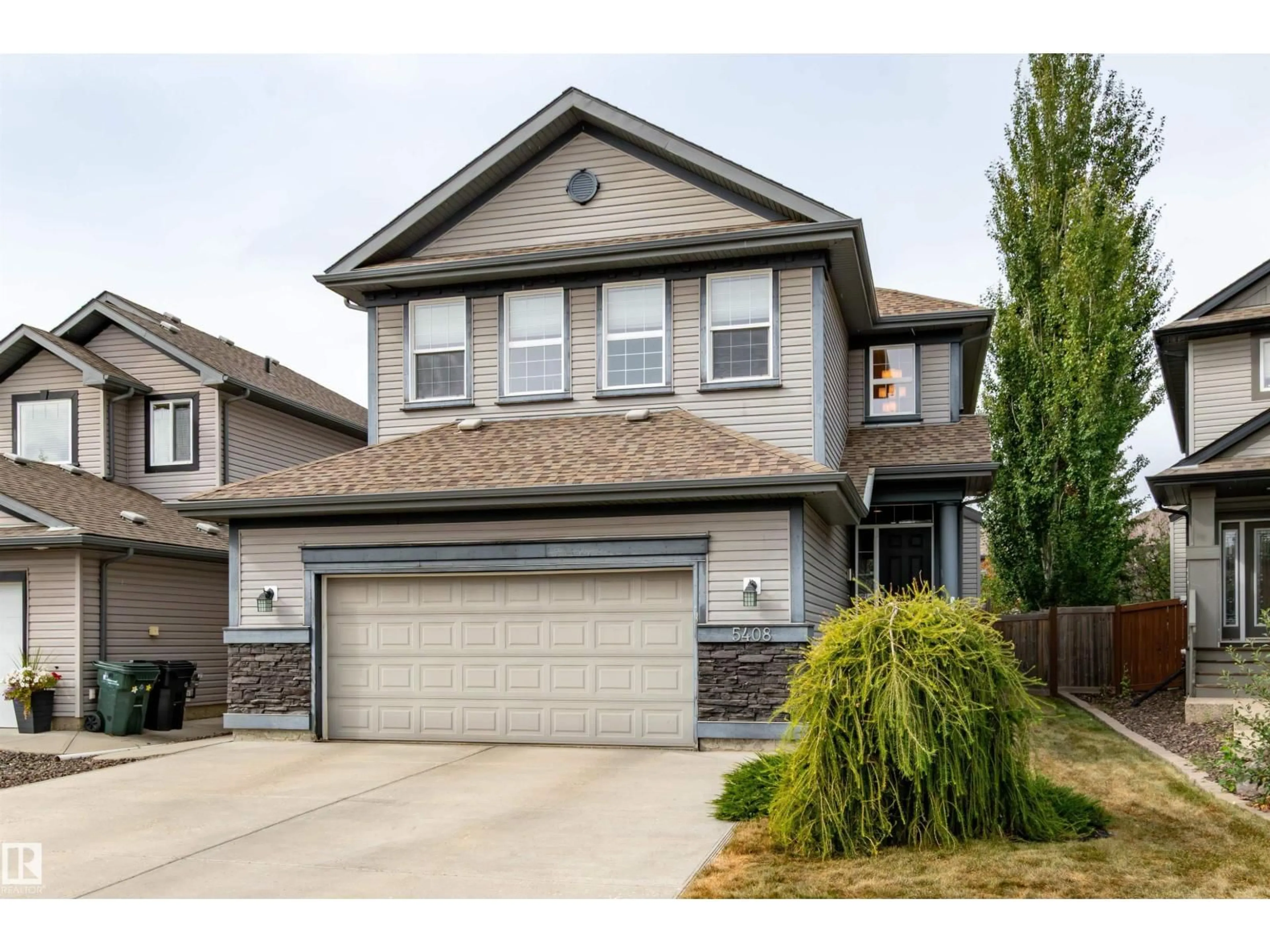 Home with vinyl exterior material, street for 5408 SUNVIEW BA, Sherwood Park Alberta T8H0K3