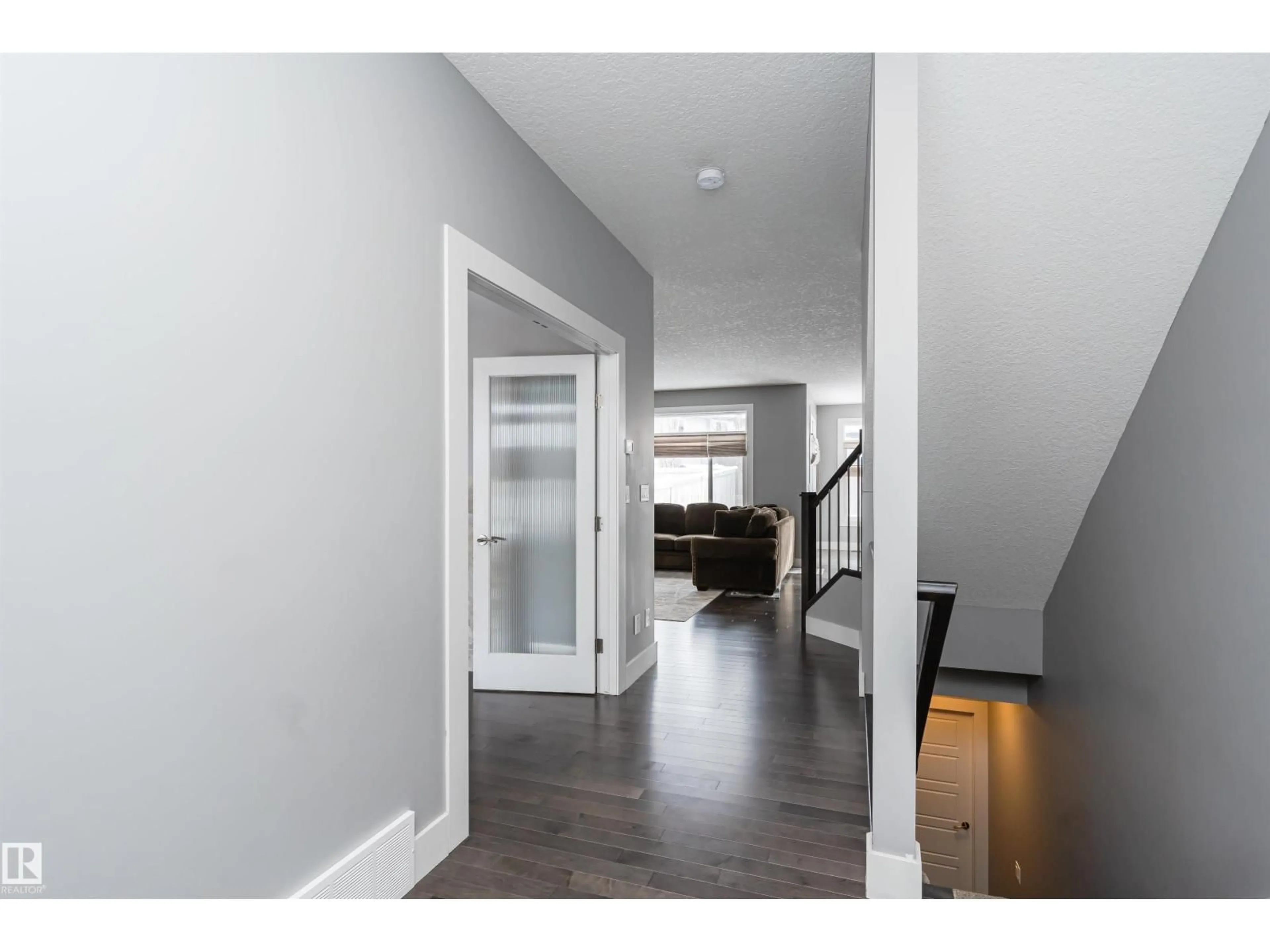 Indoor entryway for 837 HODGINS RD, Edmonton Alberta T6M0K8