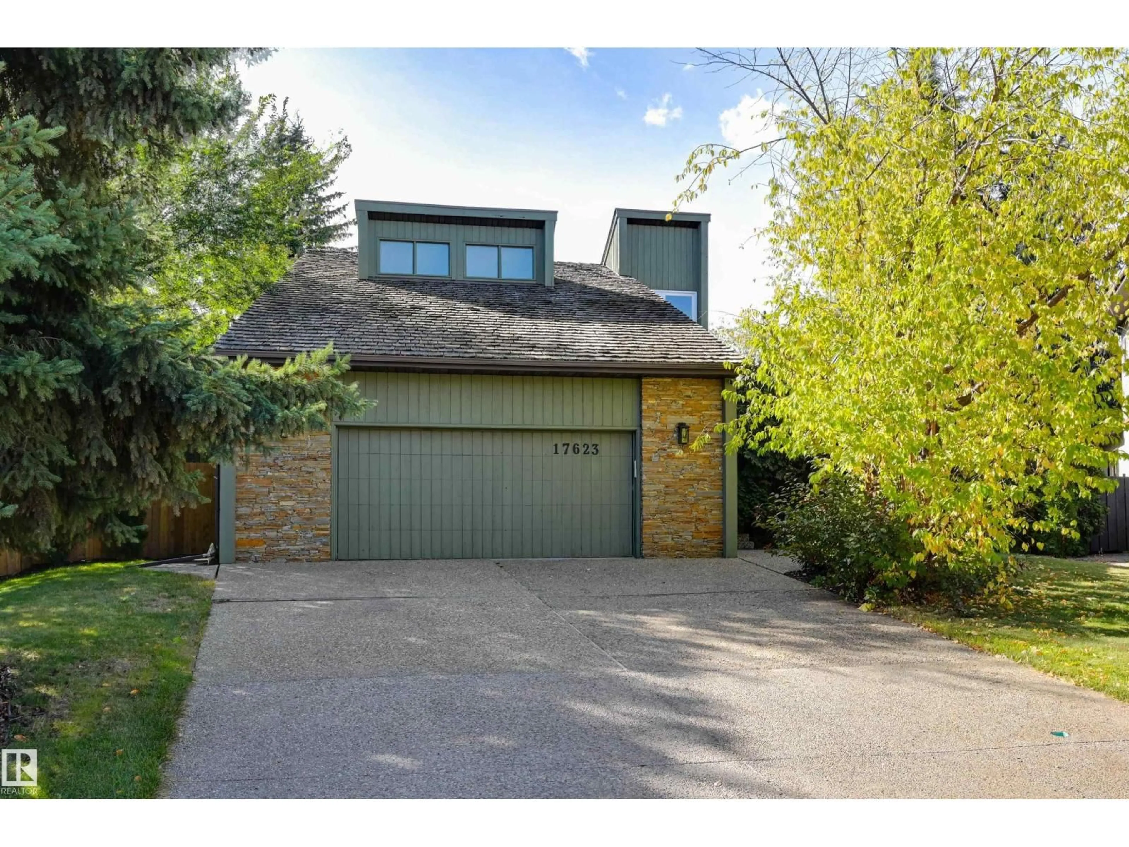 A pic from outside/outdoor area/front of a property/back of a property/a pic from drone, street for 17623 53 AV, Edmonton Alberta T6G1M4