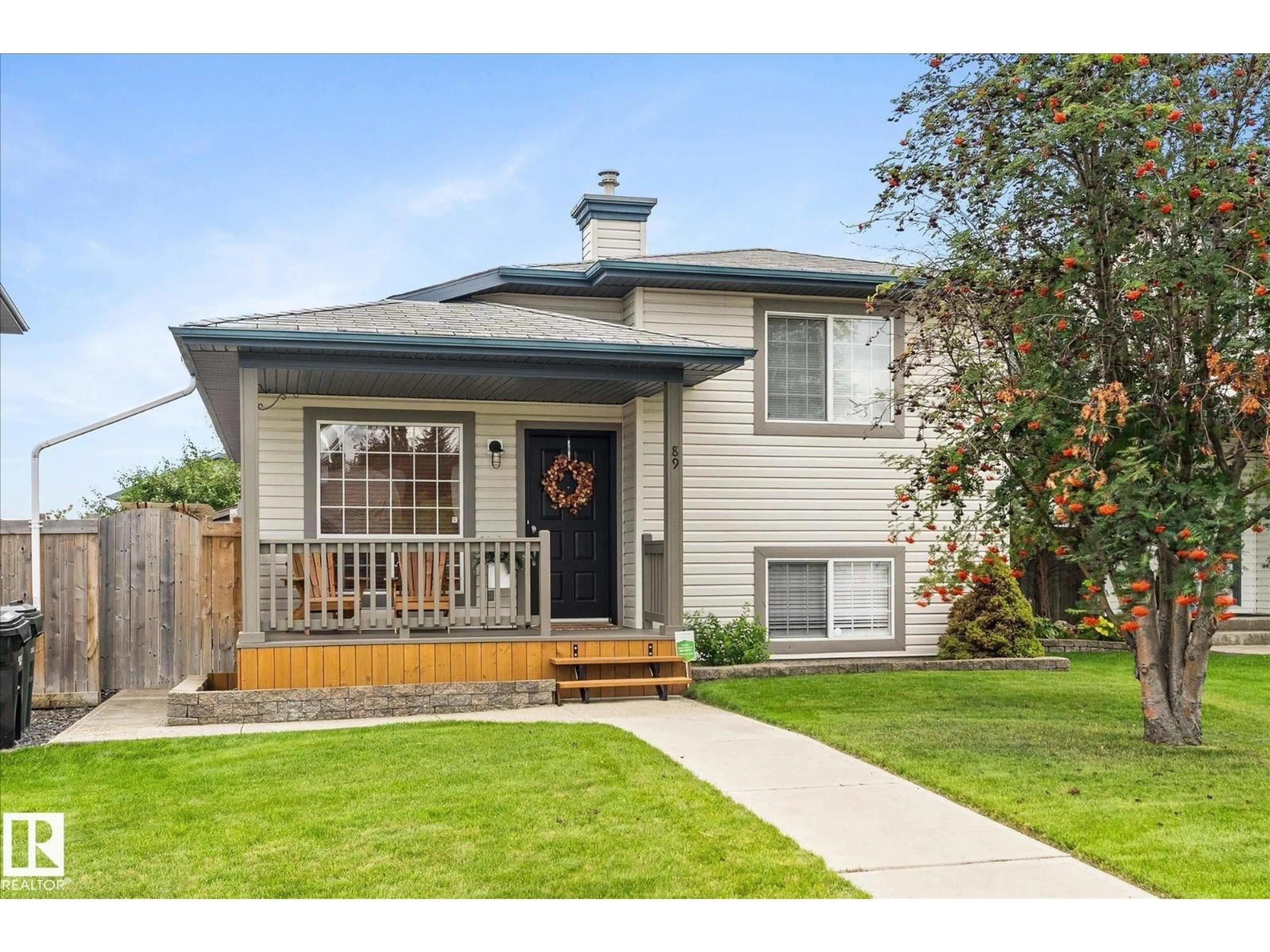 Home with vinyl exterior material, street for 89 LANDSDOWNE DR, Spruce Grove Alberta T7X3X5