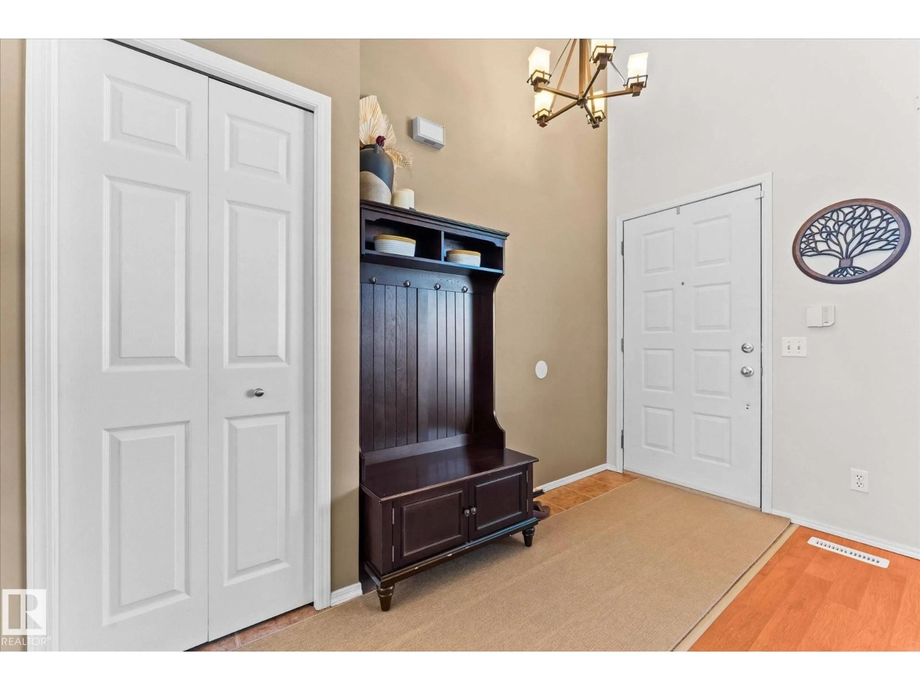 Indoor entryway for 89 LANDSDOWNE DR, Spruce Grove Alberta T7X3X5