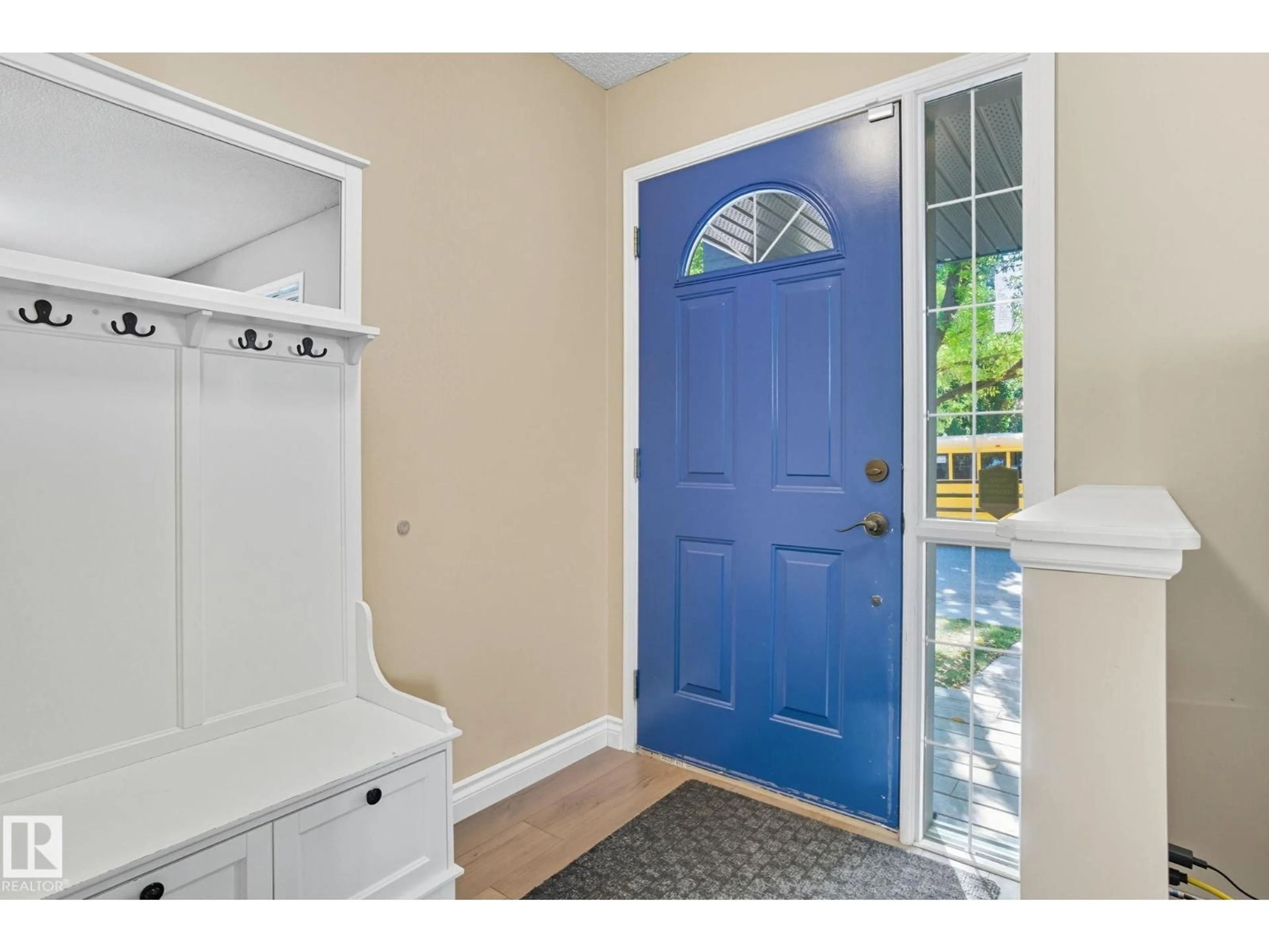 Indoor entryway for 1438 GRANT WY, Edmonton Alberta T5T6L3