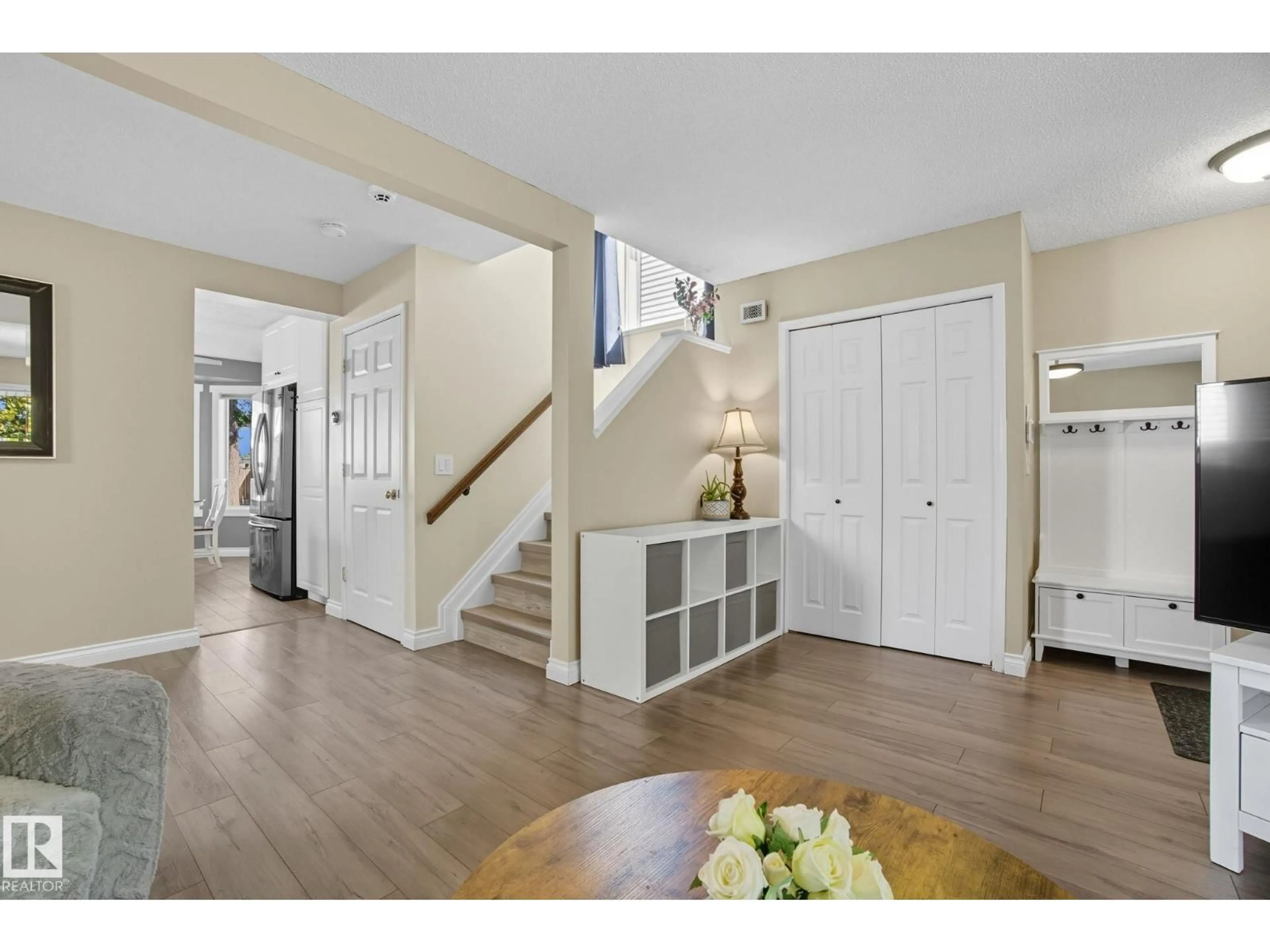 Indoor entryway for 1438 GRANT WY, Edmonton Alberta T5T6L3