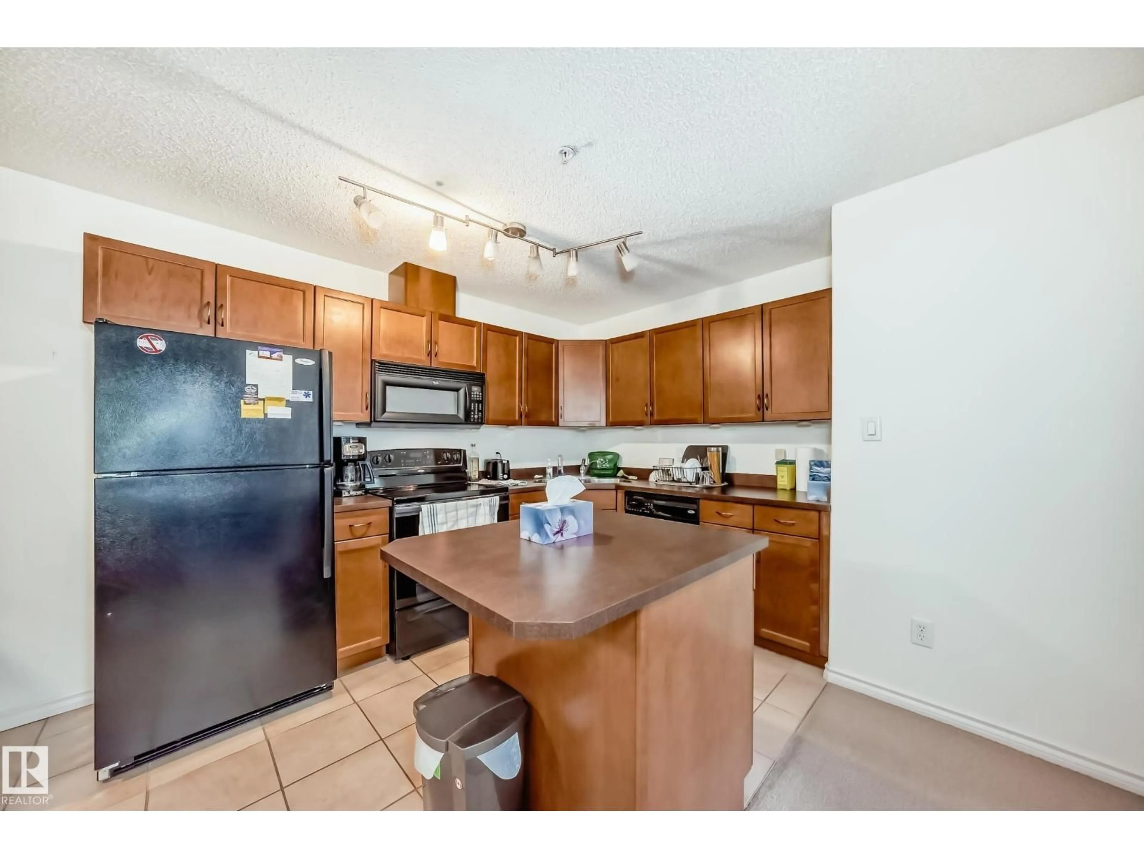 Standard kitchen, unknown for 134 16311 95 ST, Edmonton Alberta T5Z3Y5