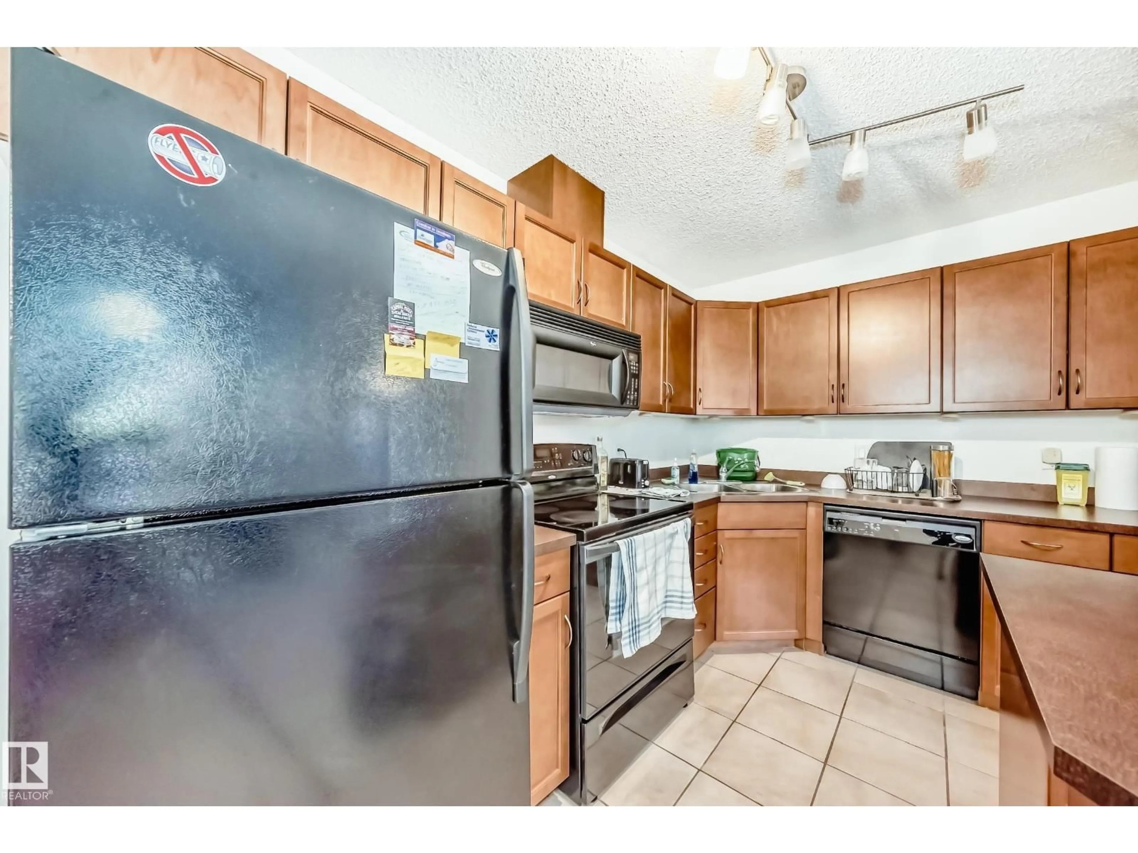 Standard kitchen, unknown for 134 16311 95 ST, Edmonton Alberta T5Z3Y5