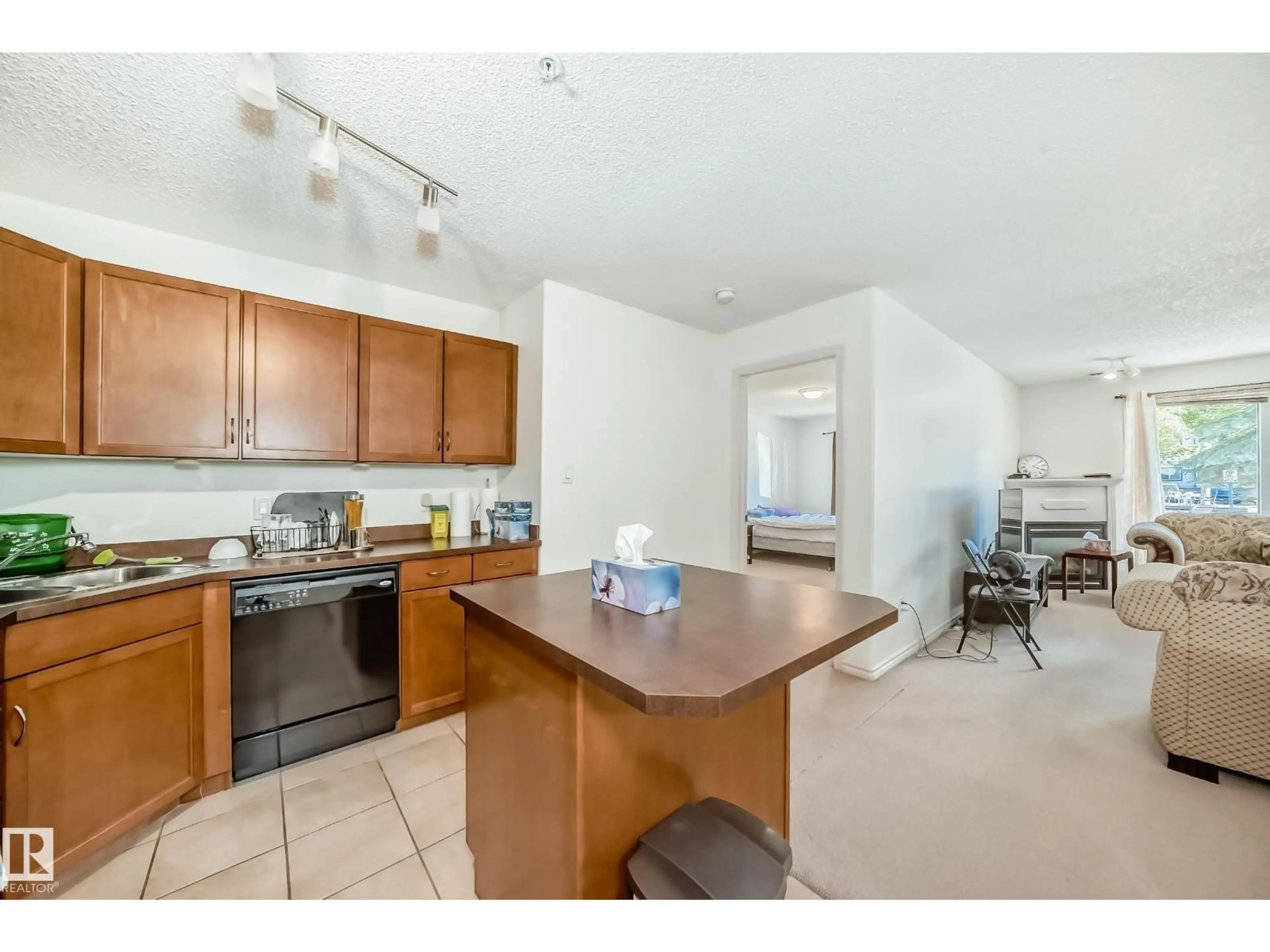 Standard kitchen, unknown for 134 16311 95 ST, Edmonton Alberta T5Z3Y5