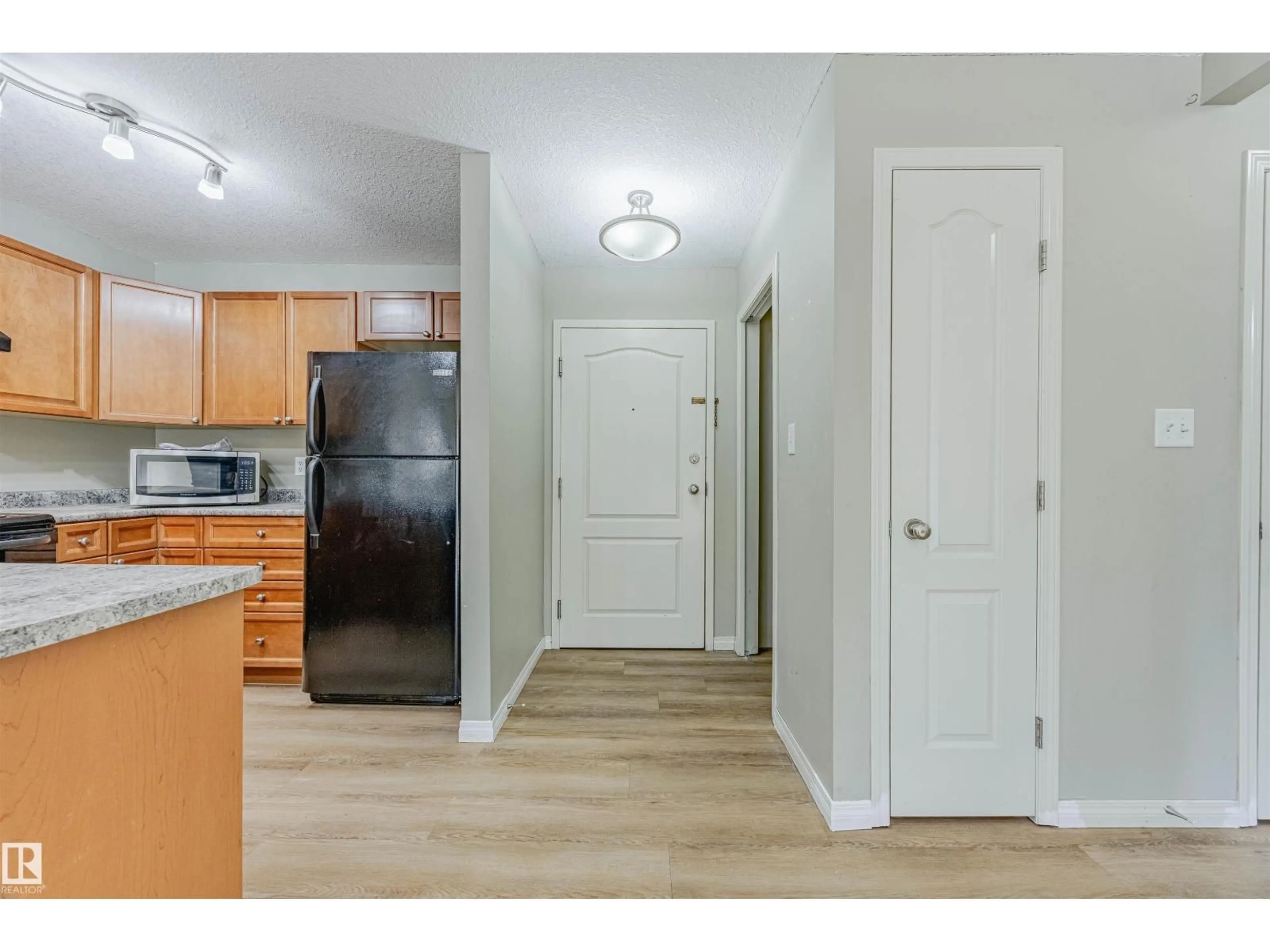 Standard kitchen, unknown for #111 - 4903 47 AV, Stony Plain Alberta T7Z0C6