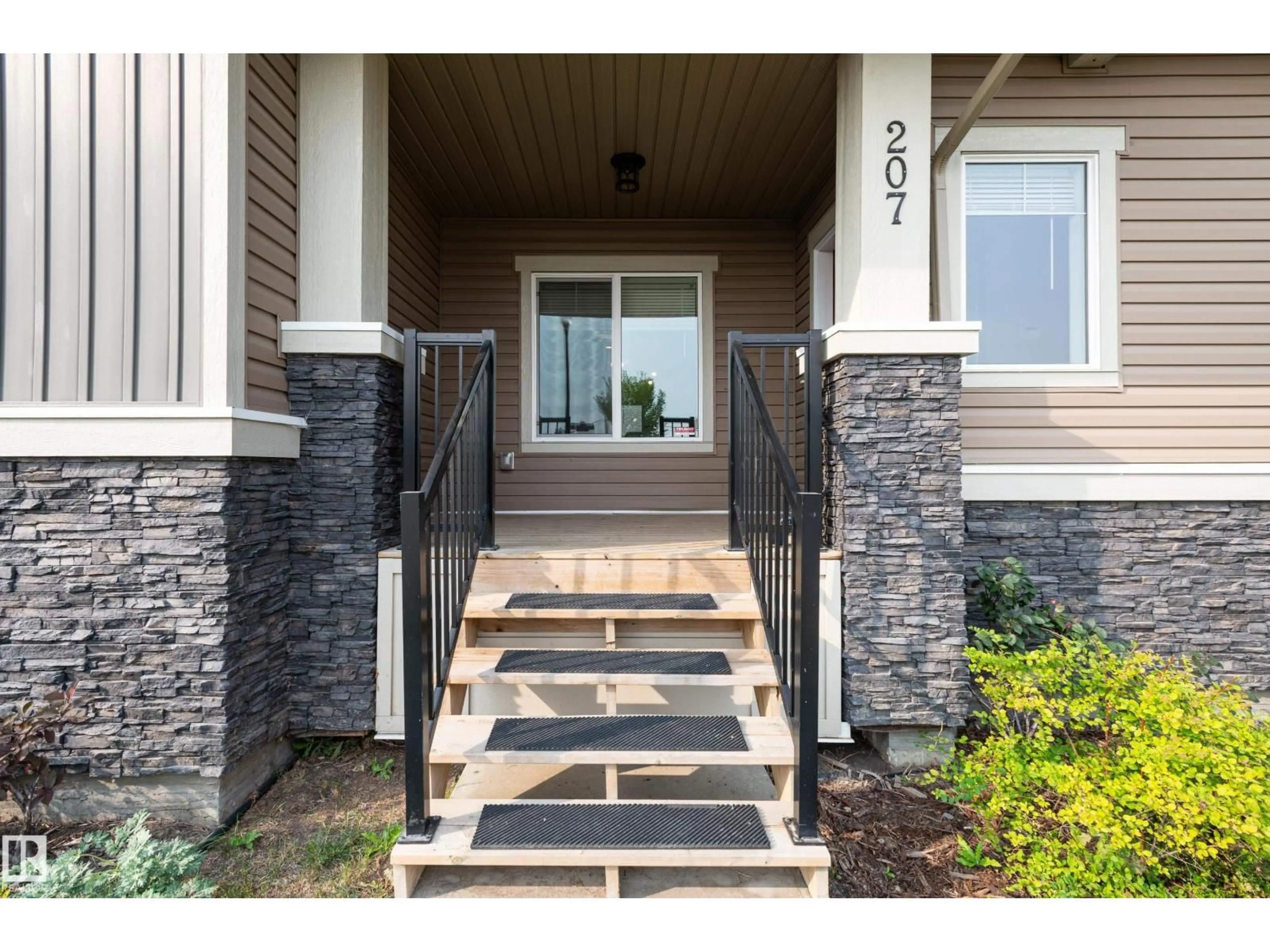 Indoor entryway for 207 GRIESBACH RD, Edmonton Alberta T5E6S5