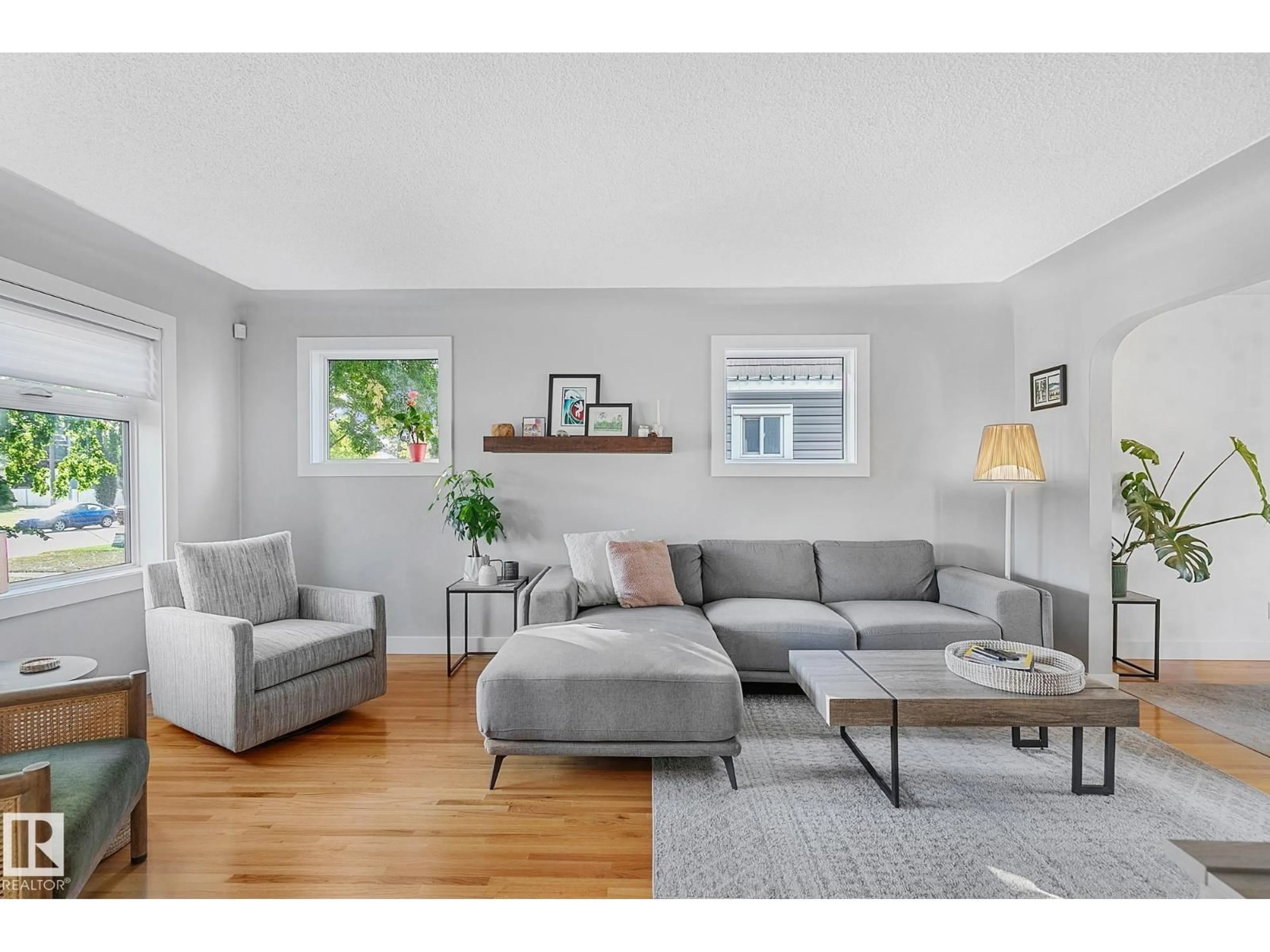 Living room with furniture, wood/laminate floor for NW - 10958 117 ST, Edmonton Alberta T5H3N6
