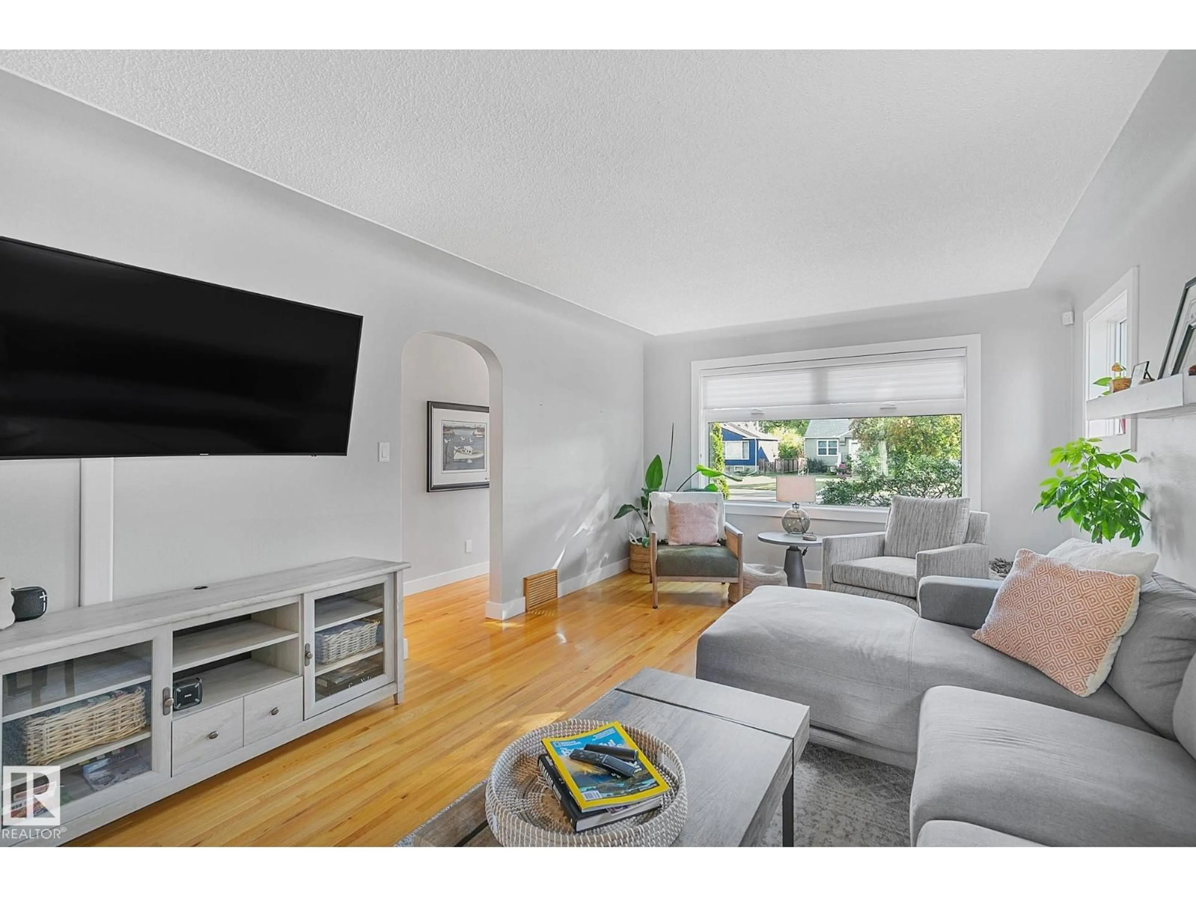 Living room with furniture, unknown for NW - 10958 117 ST, Edmonton Alberta T5H3N6