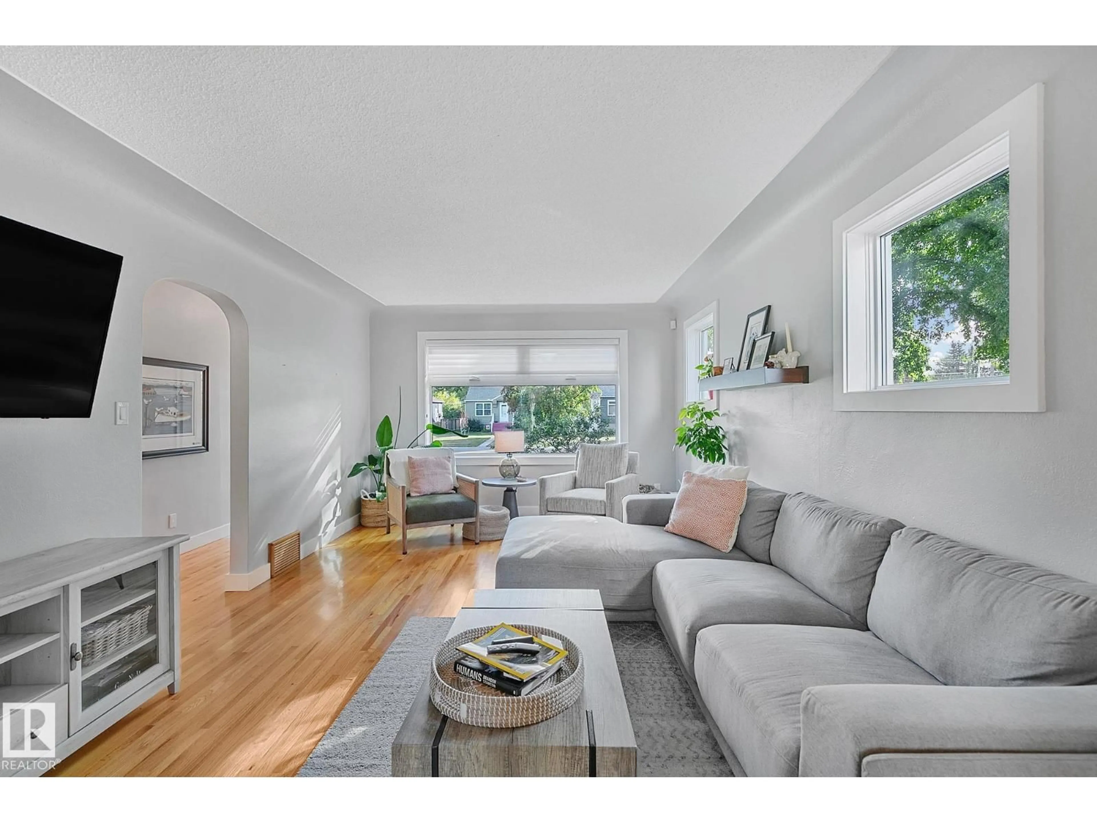 Living room with furniture, wood/laminate floor for NW - 10958 117 ST, Edmonton Alberta T5H3N6