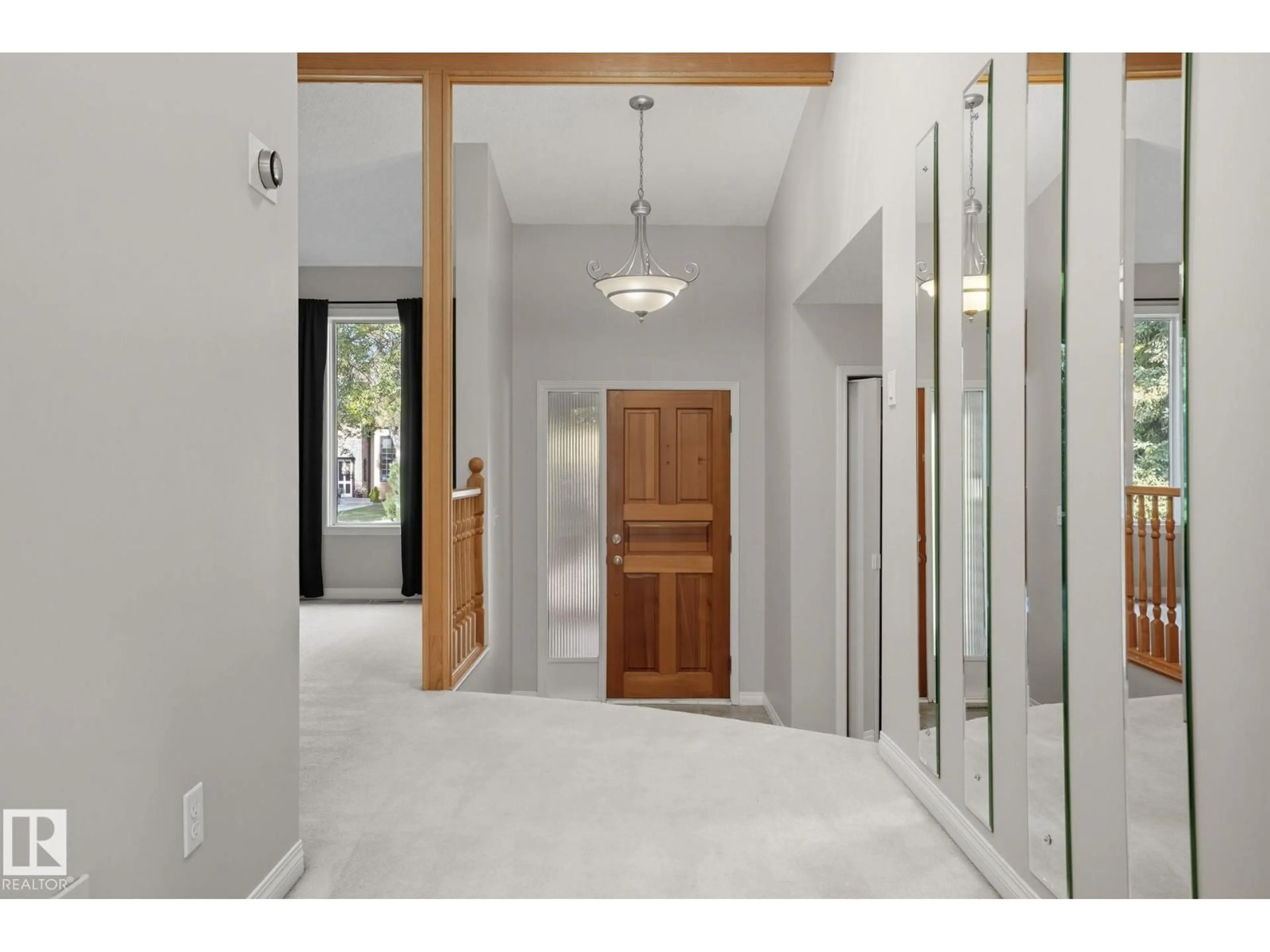 Indoor entryway for 7 PEMBINA PL, St. Albert Alberta T8N4P7