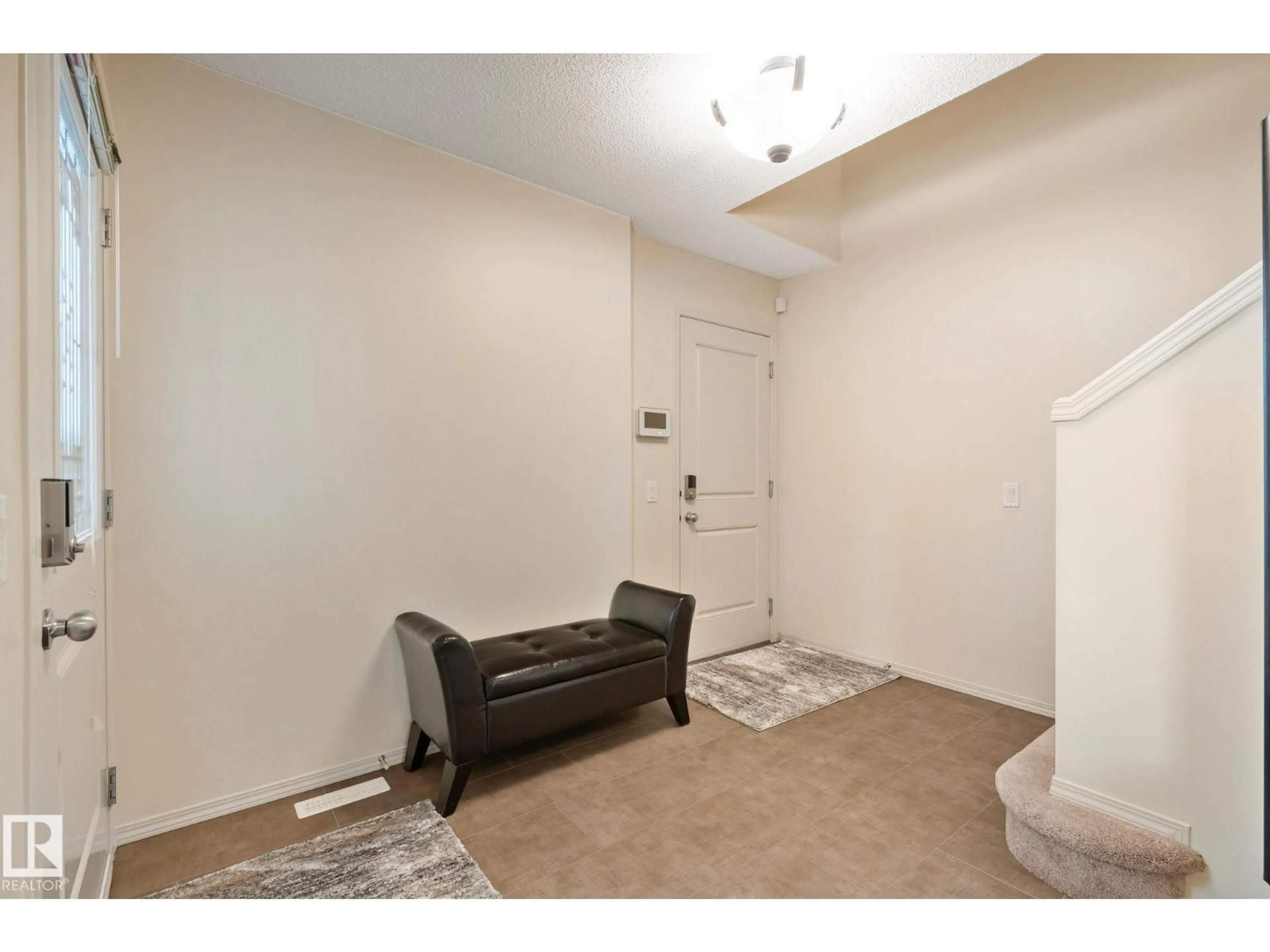 Indoor entryway for 7159 CARDINAL WY, Edmonton Alberta T5W2Y3