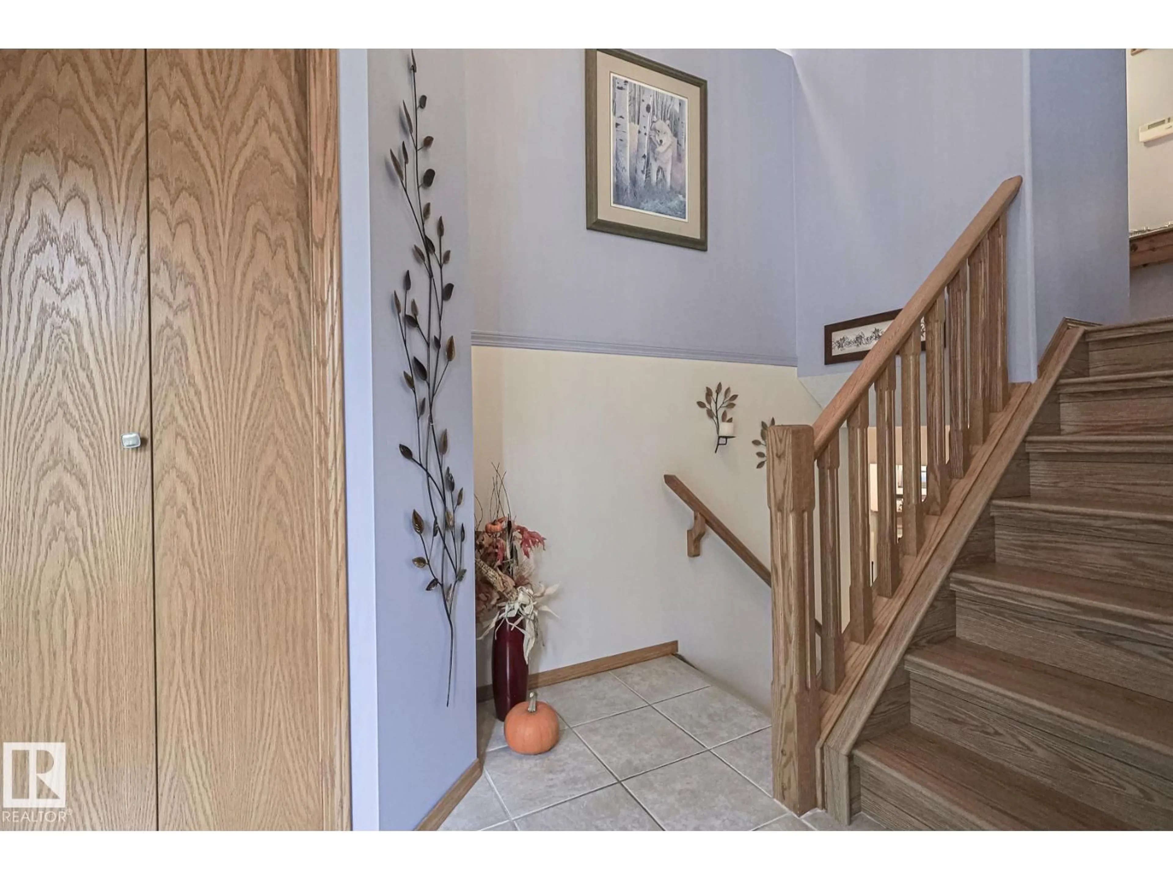 Indoor foyer for 56220 - 38 RGE ROAD 230, Rural Sturgeon County Alberta T0A1N0