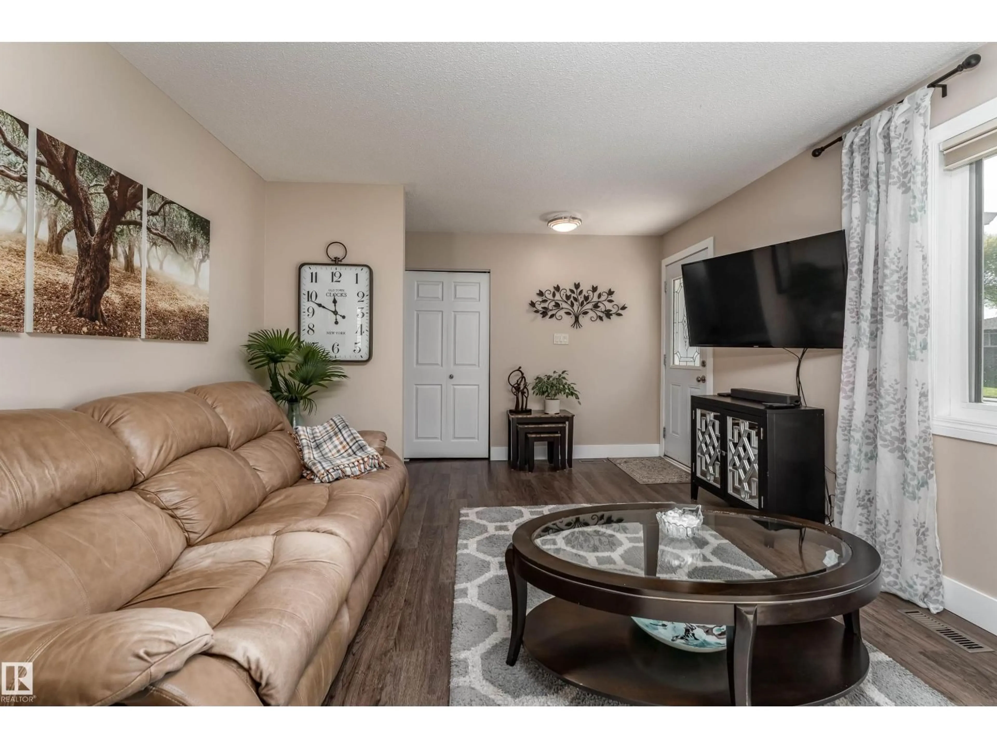 Living room with furniture, unknown for 1031 LUEDERS CR, Sherwood Park Alberta T8A1A8