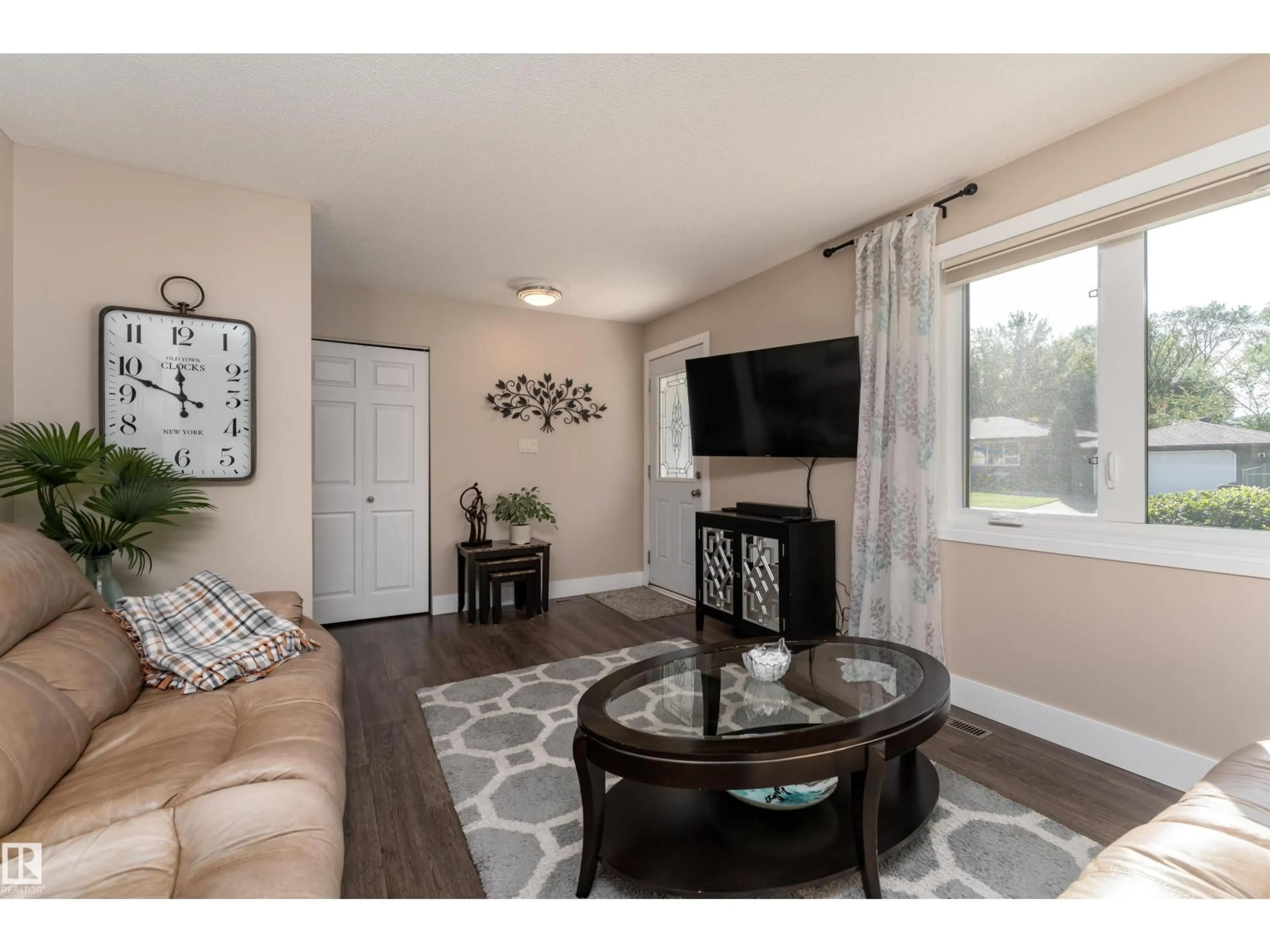 Living room with furniture, unknown for 1031 LUEDERS CR, Sherwood Park Alberta T8A1A8