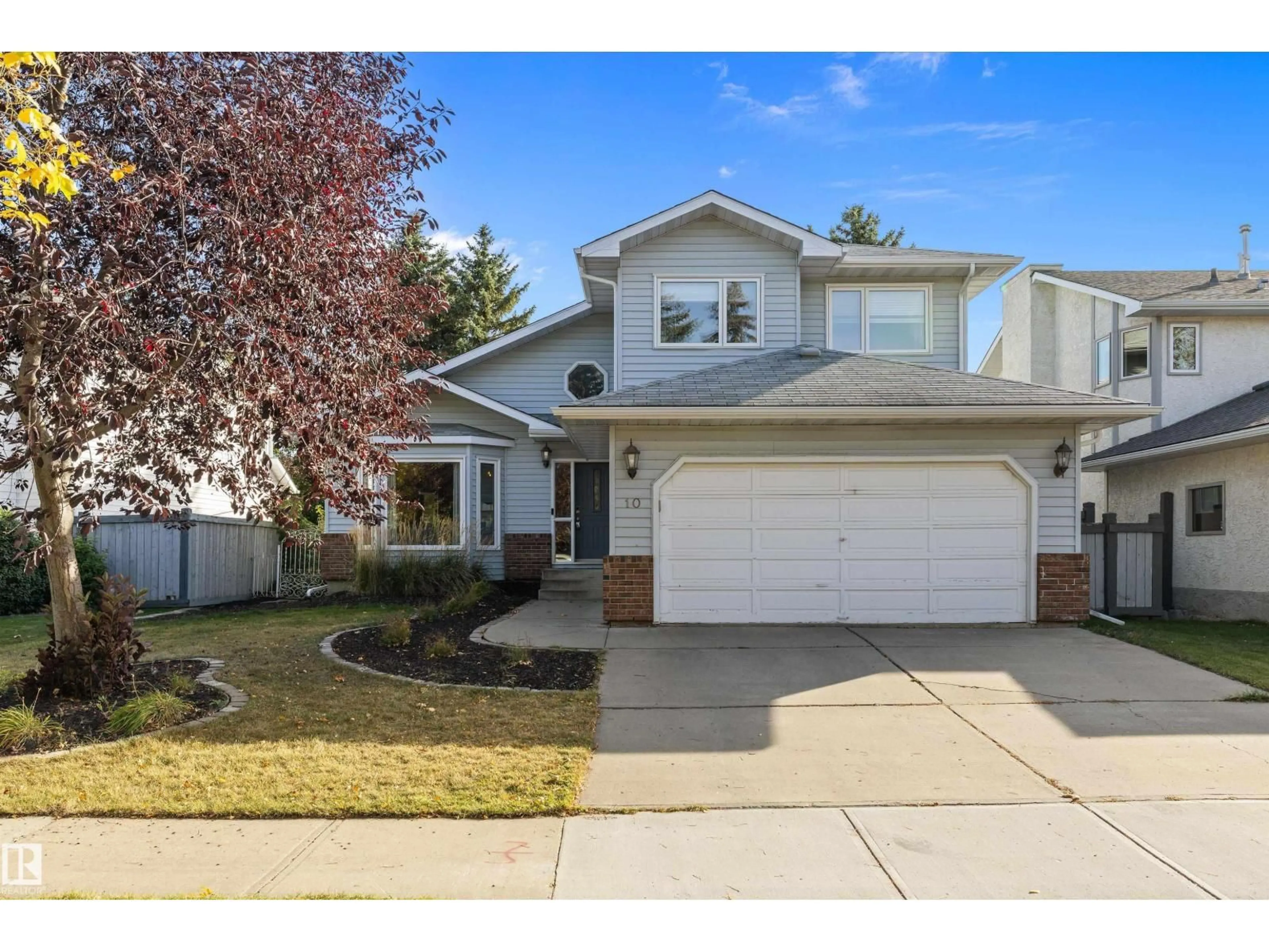 Home with vinyl exterior material, street for 10 DELISLE CO, St. Albert Alberta T8N5R4