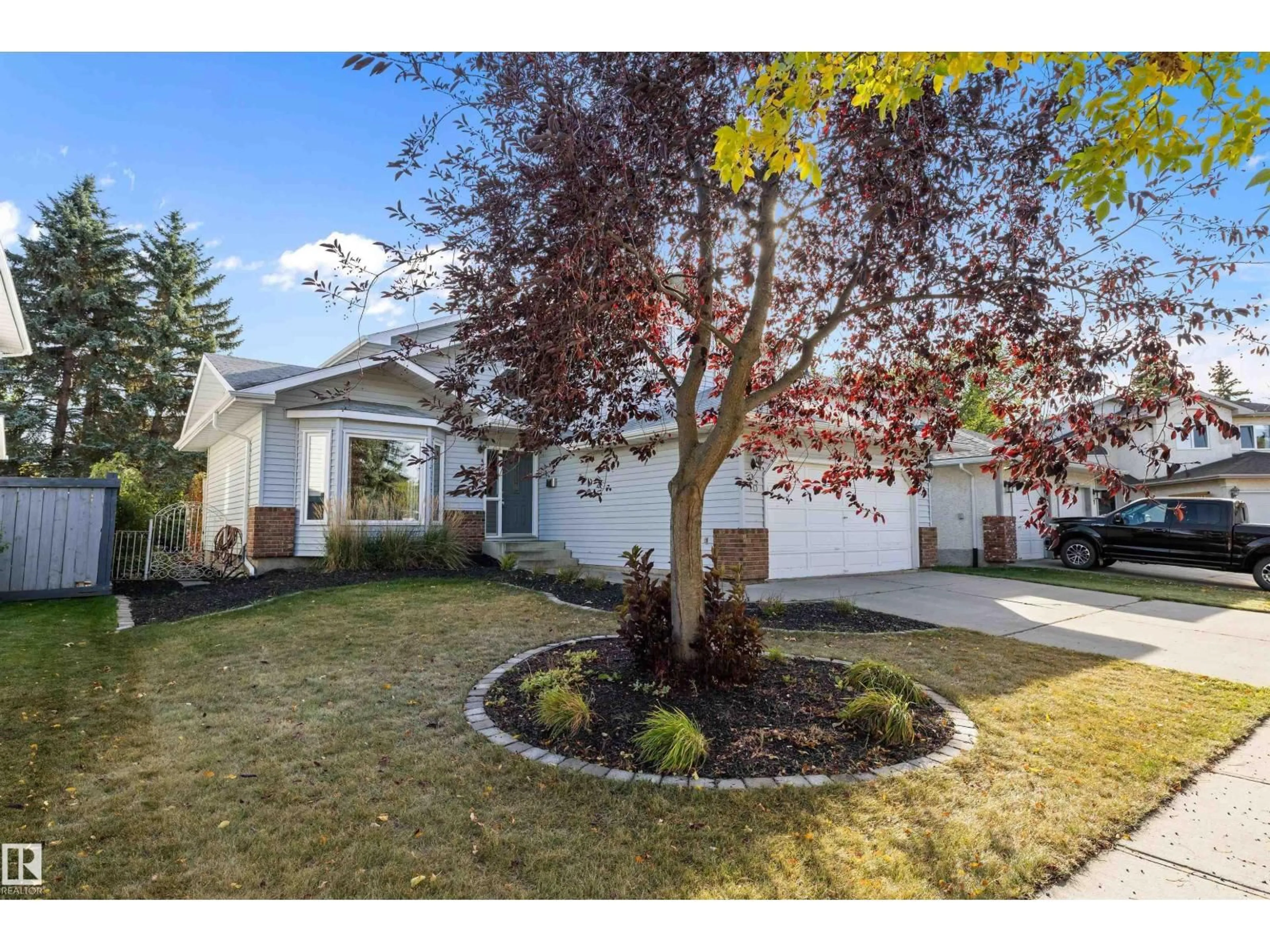 Home with vinyl exterior material, street for 10 DELISLE CO, St. Albert Alberta T8N5R4