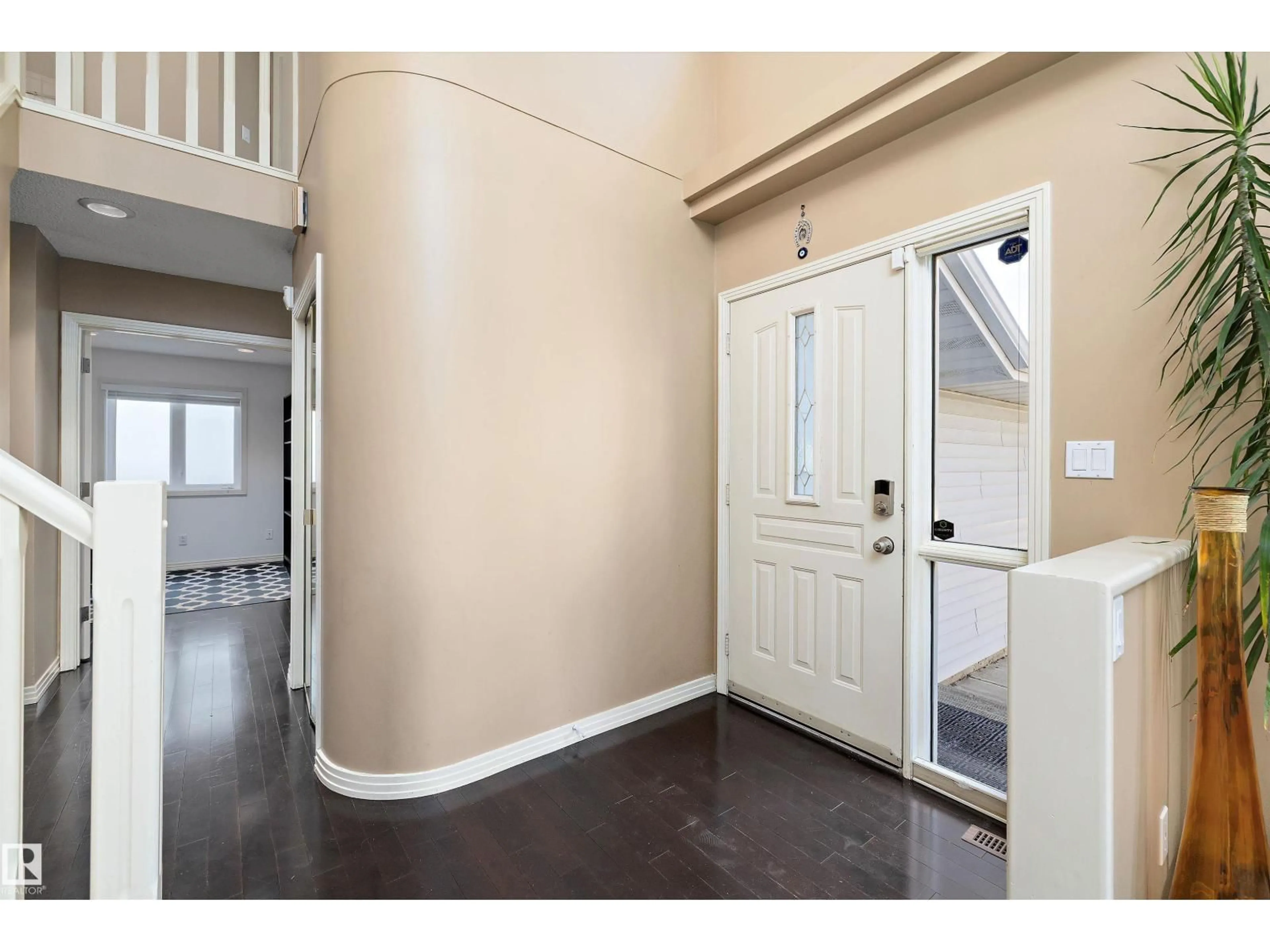 Indoor entryway for 10 DELISLE CO, St. Albert Alberta T8N5R4