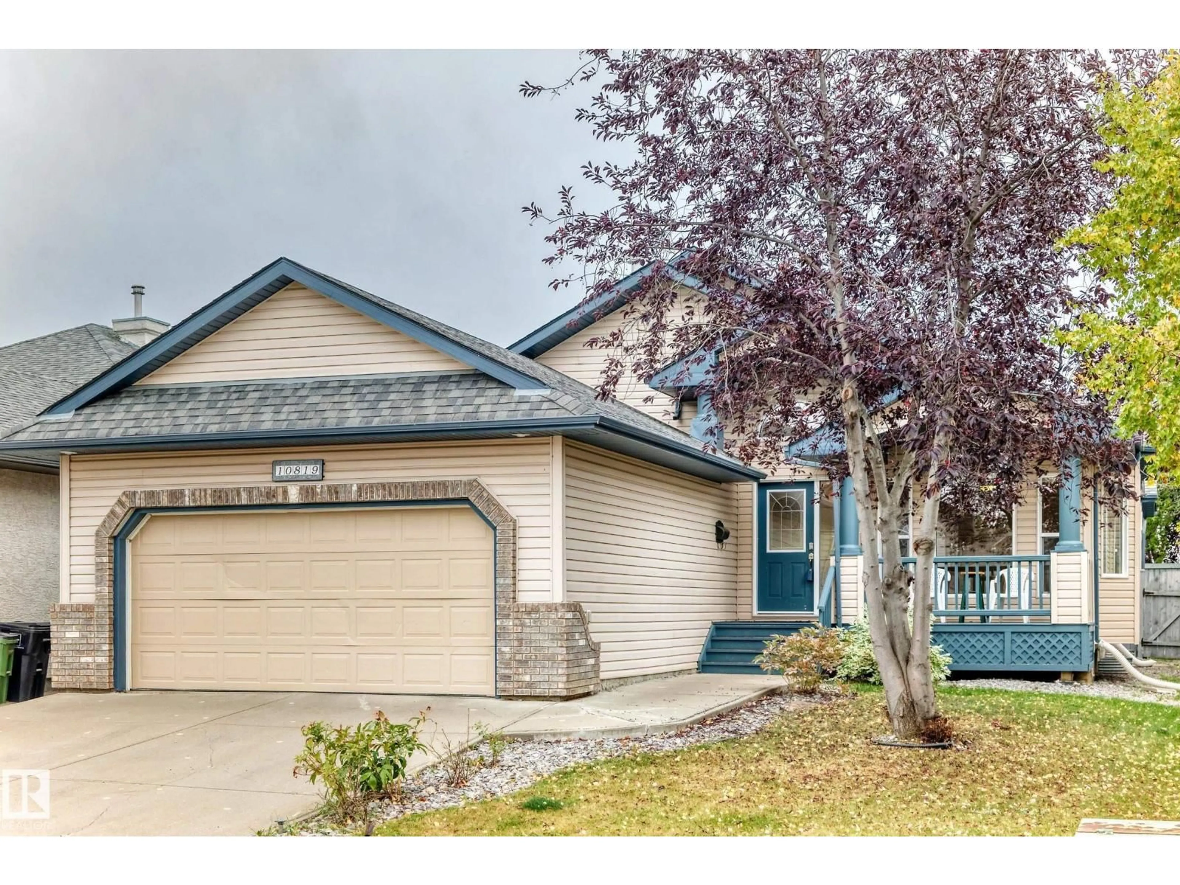 Home with vinyl exterior material, street for 10819 178 AV, Edmonton Alberta T5X6H6