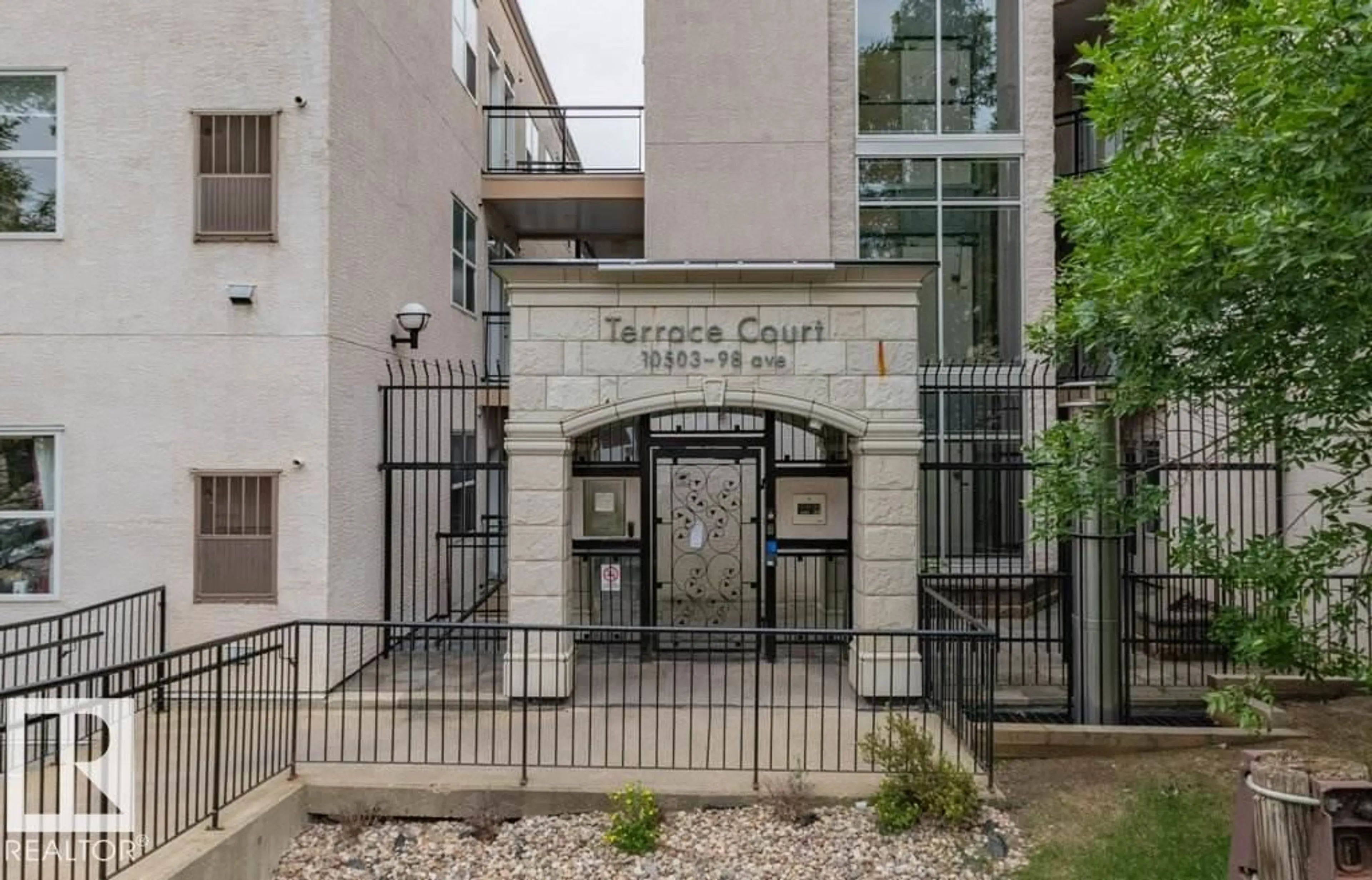Indoor foyer for #206 - 10503 98 AV, Edmonton Alberta T5K0B2