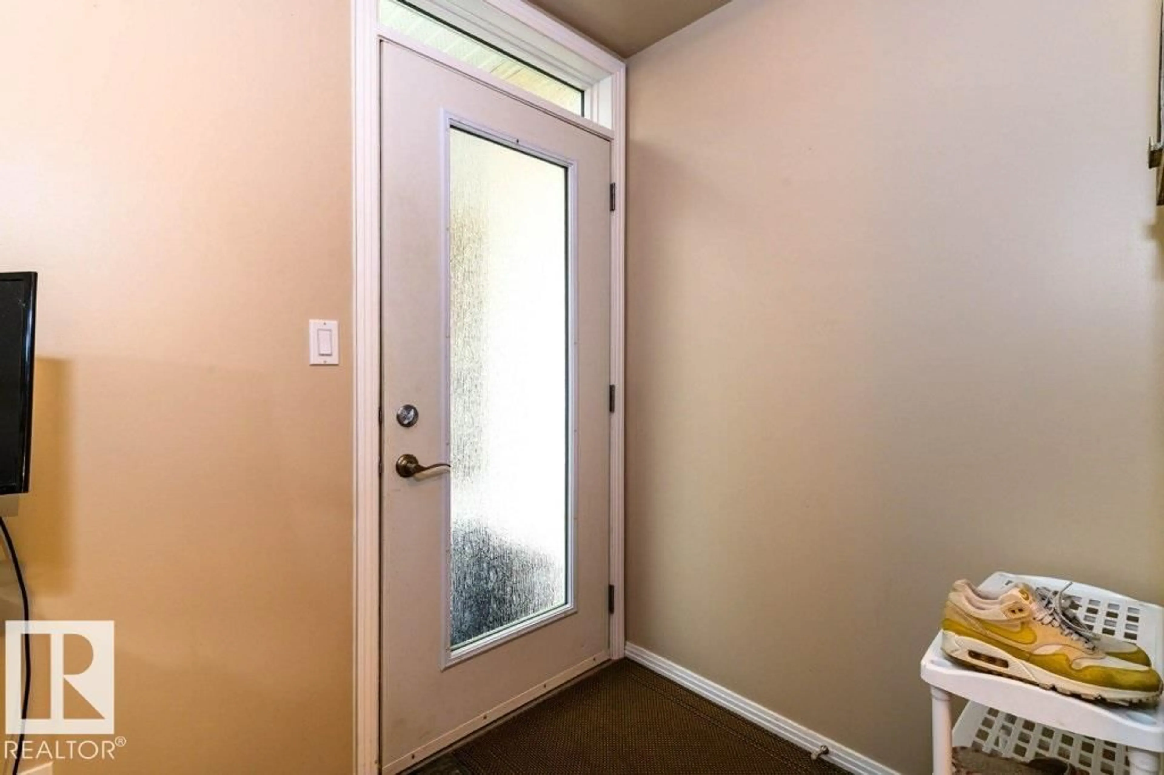 Indoor entryway for #206 - 10503 98 AV, Edmonton Alberta T5K0B2
