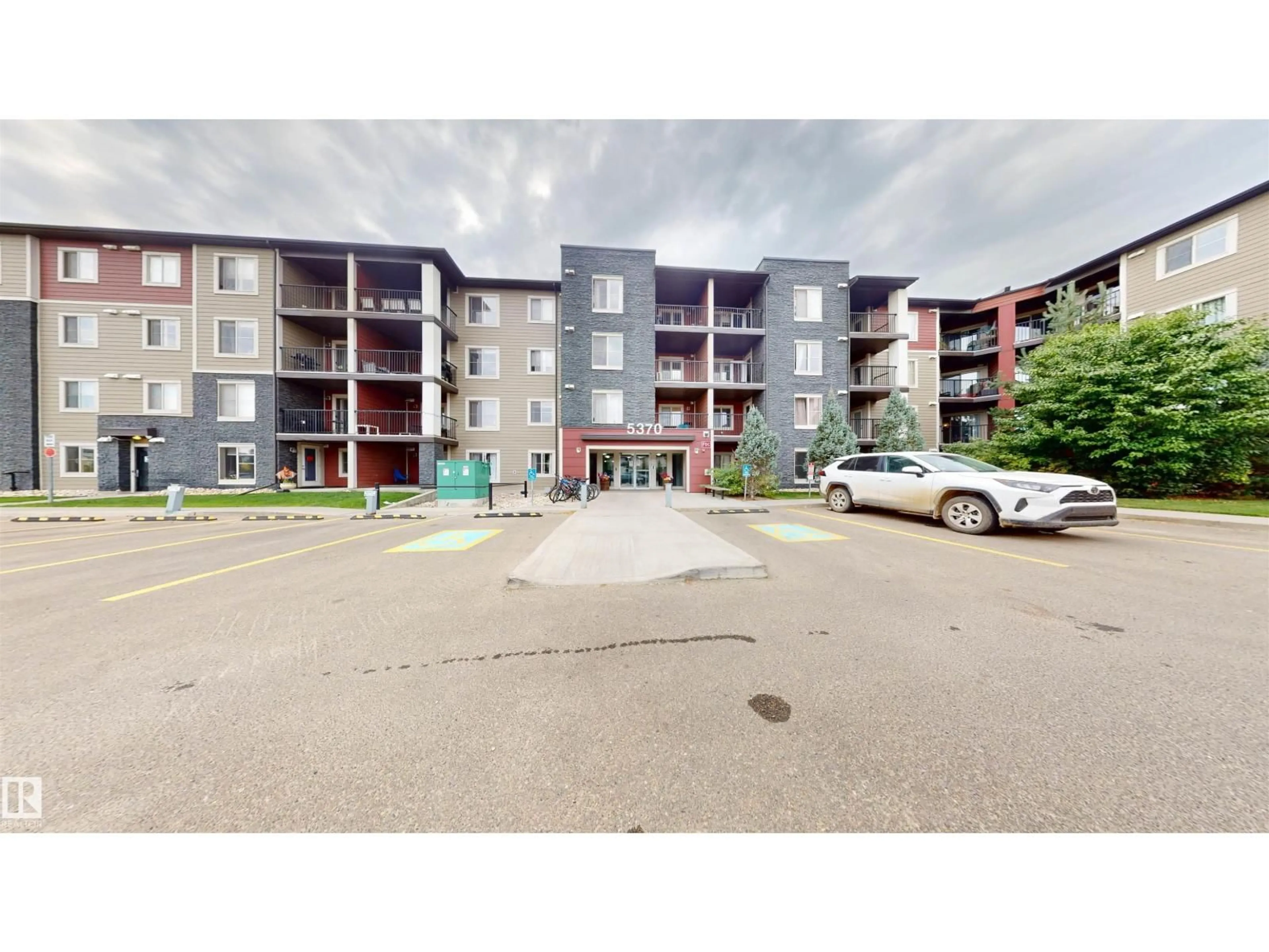 A pic from outside/outdoor area/front of a property/back of a property/a pic from drone, street for 5370 - 106 CHAPPELLE RD SW, Edmonton Alberta T6W3L5