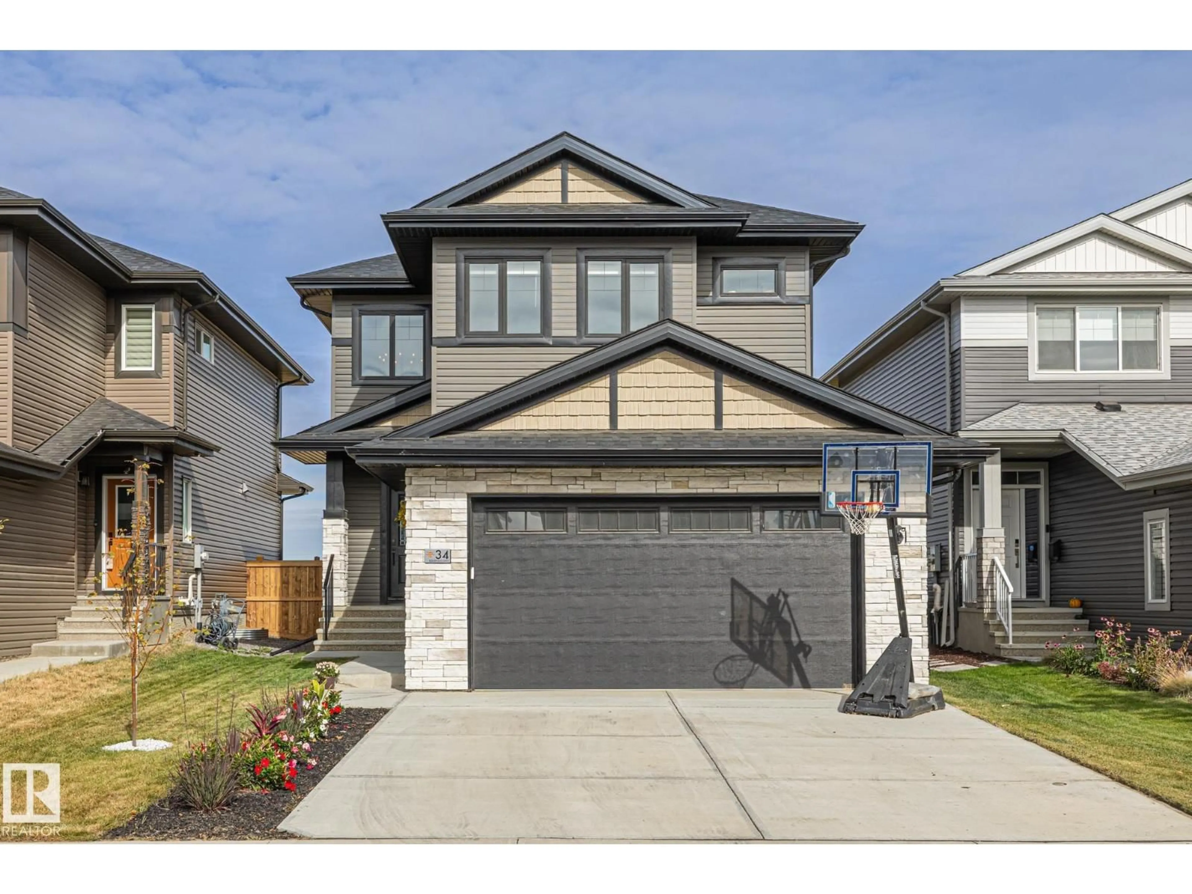 Home with vinyl exterior material, street for 34 EDGEFIELD WY, St. Albert Alberta T8N8A1
