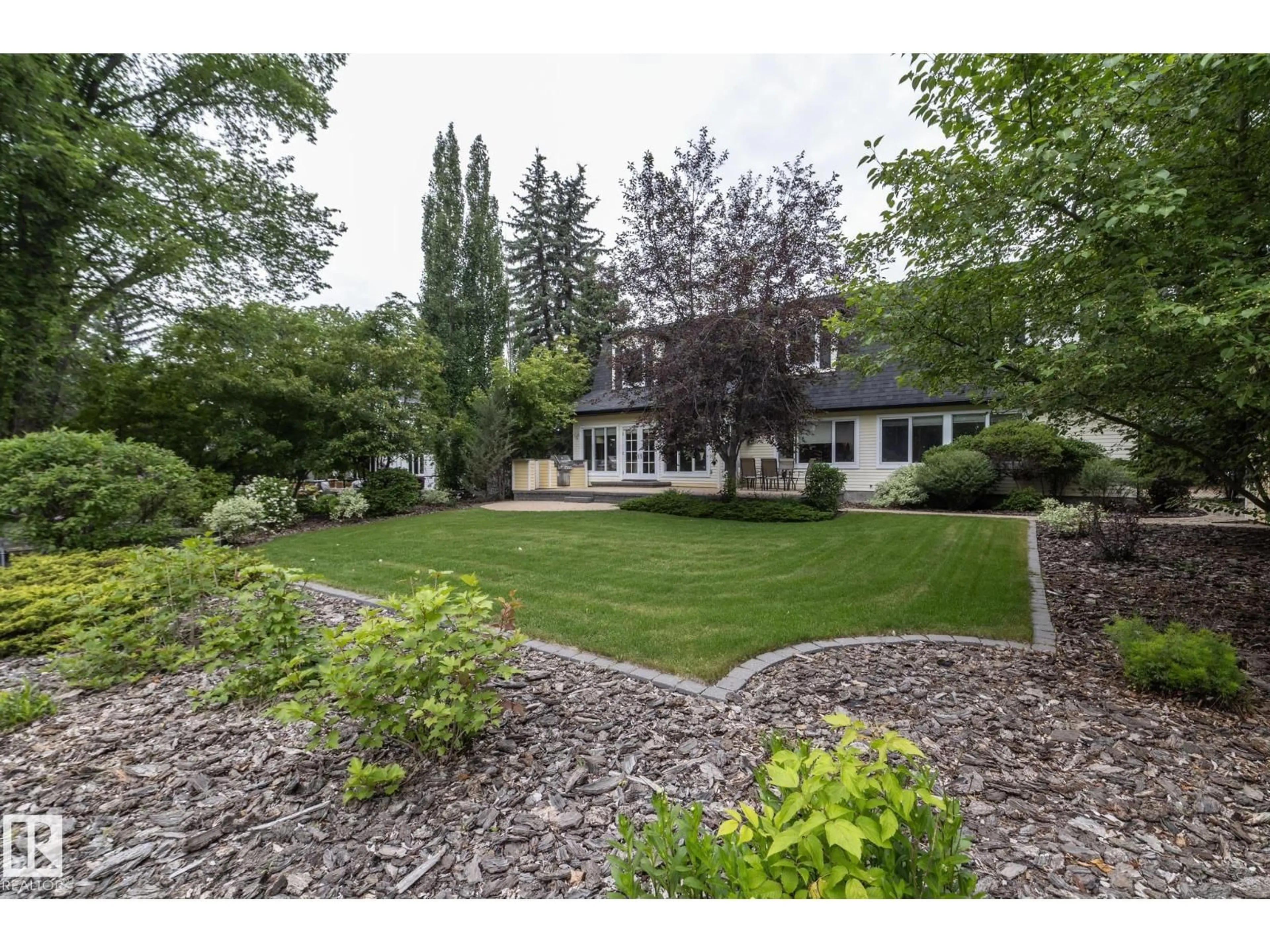 A pic from outside/outdoor area/front of a property/back of a property/a pic from drone, street for 63 FAIRWAY DR, Edmonton Alberta T6J2C2