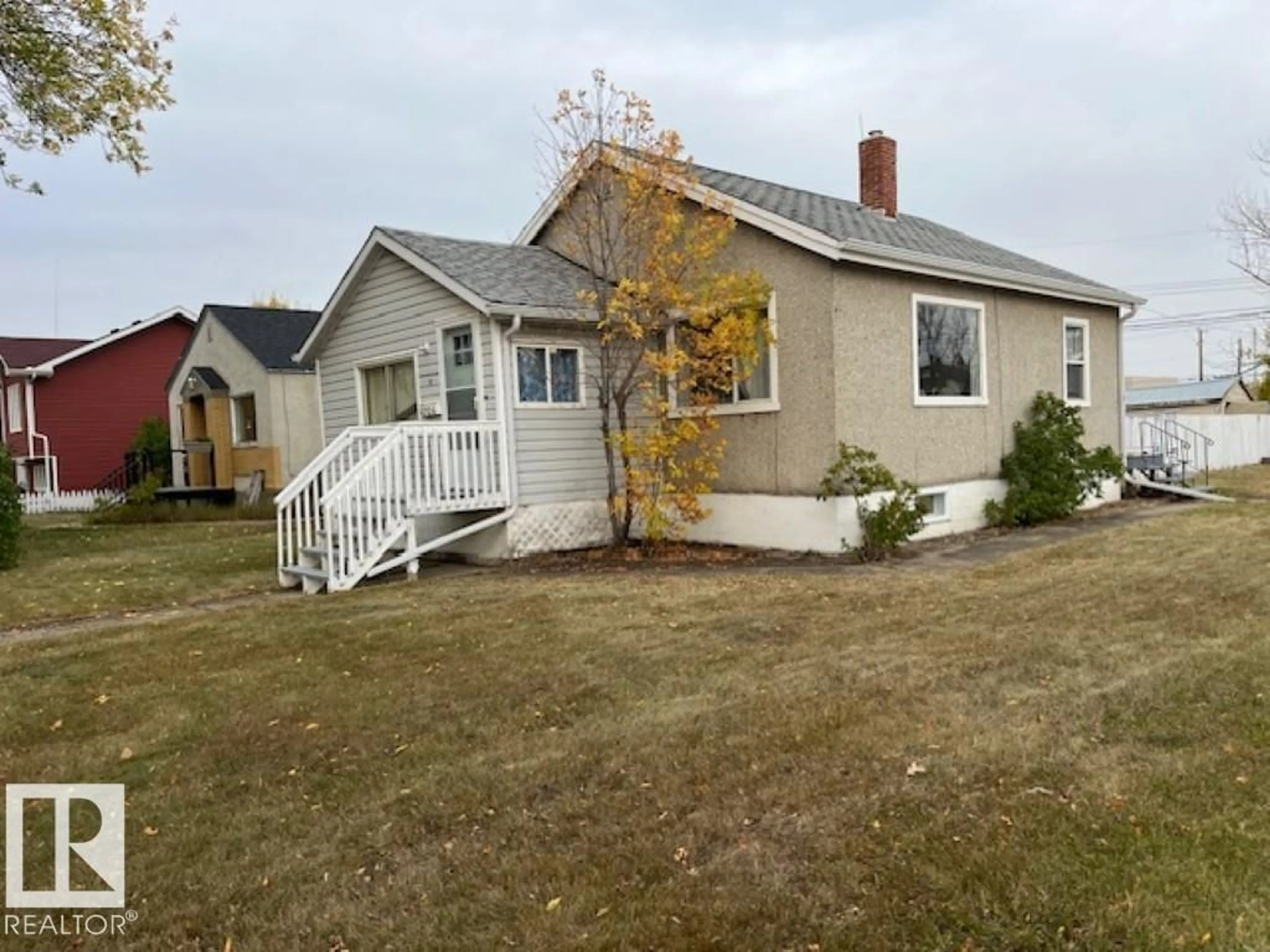 Home with vinyl exterior material, unknown for 4704 47 AV, Redwater Alberta T0A2W0