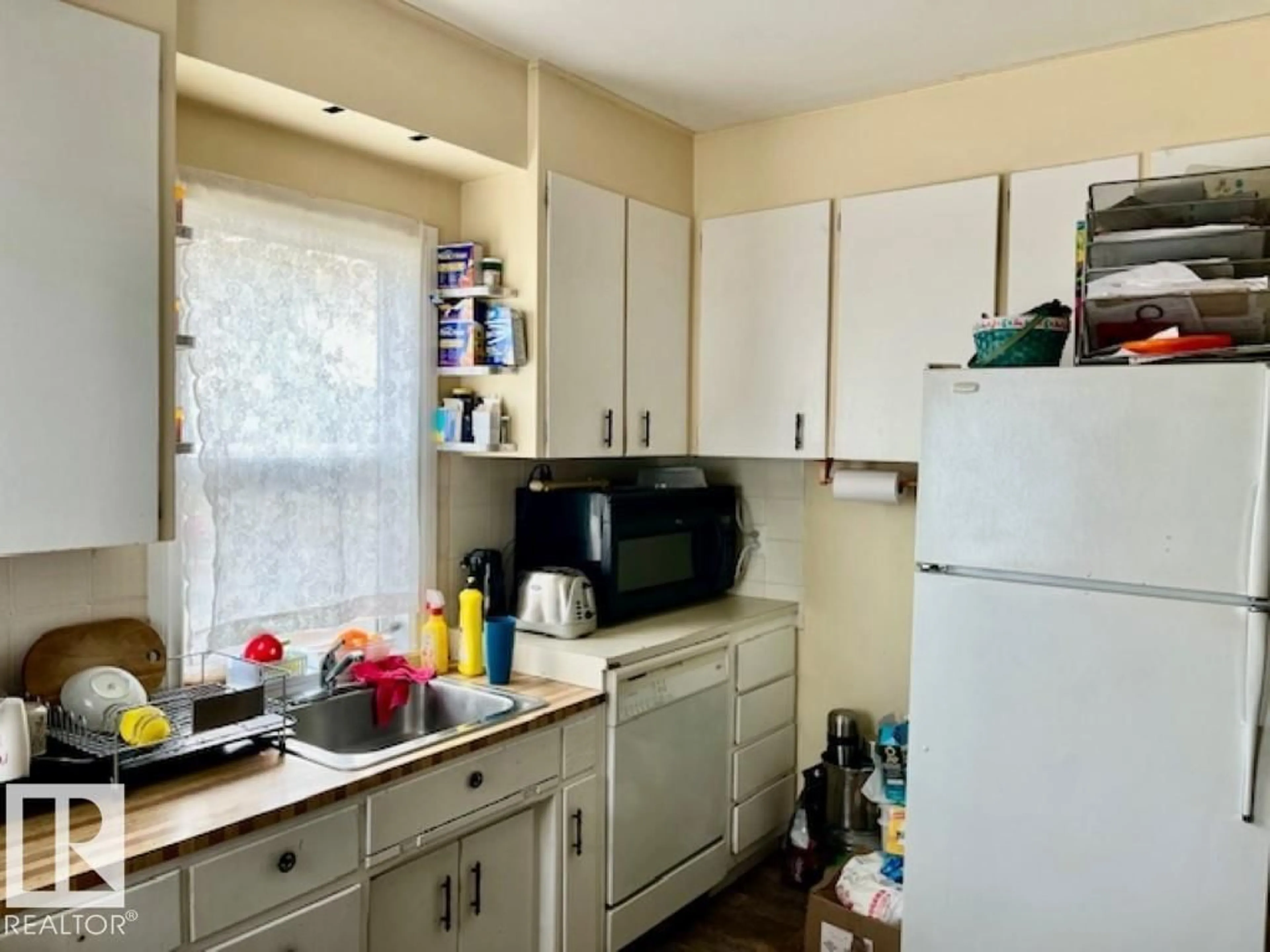Standard kitchen, unknown for 4704 47 AV, Redwater Alberta T0A2W0