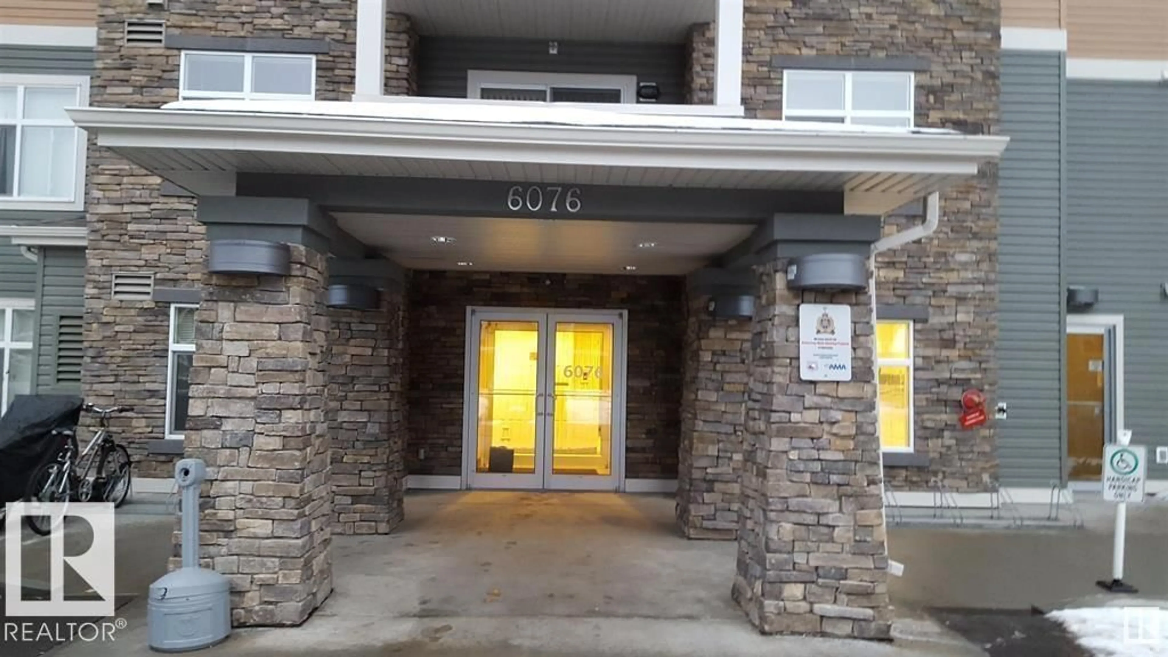 Indoor foyer for 437 - 6076 SCHONSEE WY, Edmonton Alberta T5Z0K8