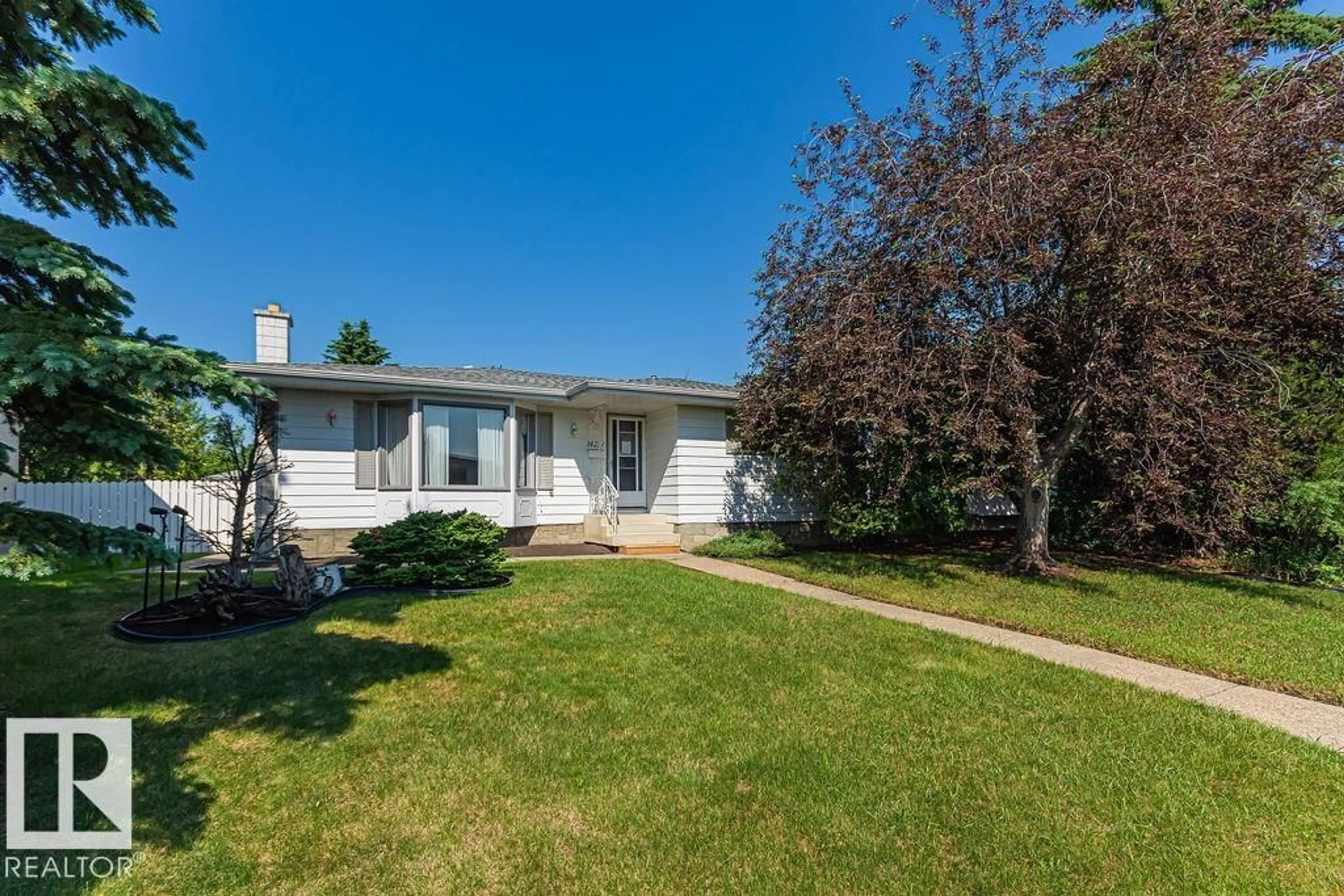 Home with vinyl exterior material, street for NW - 14224 78 ST, Edmonton Alberta T5C1H5