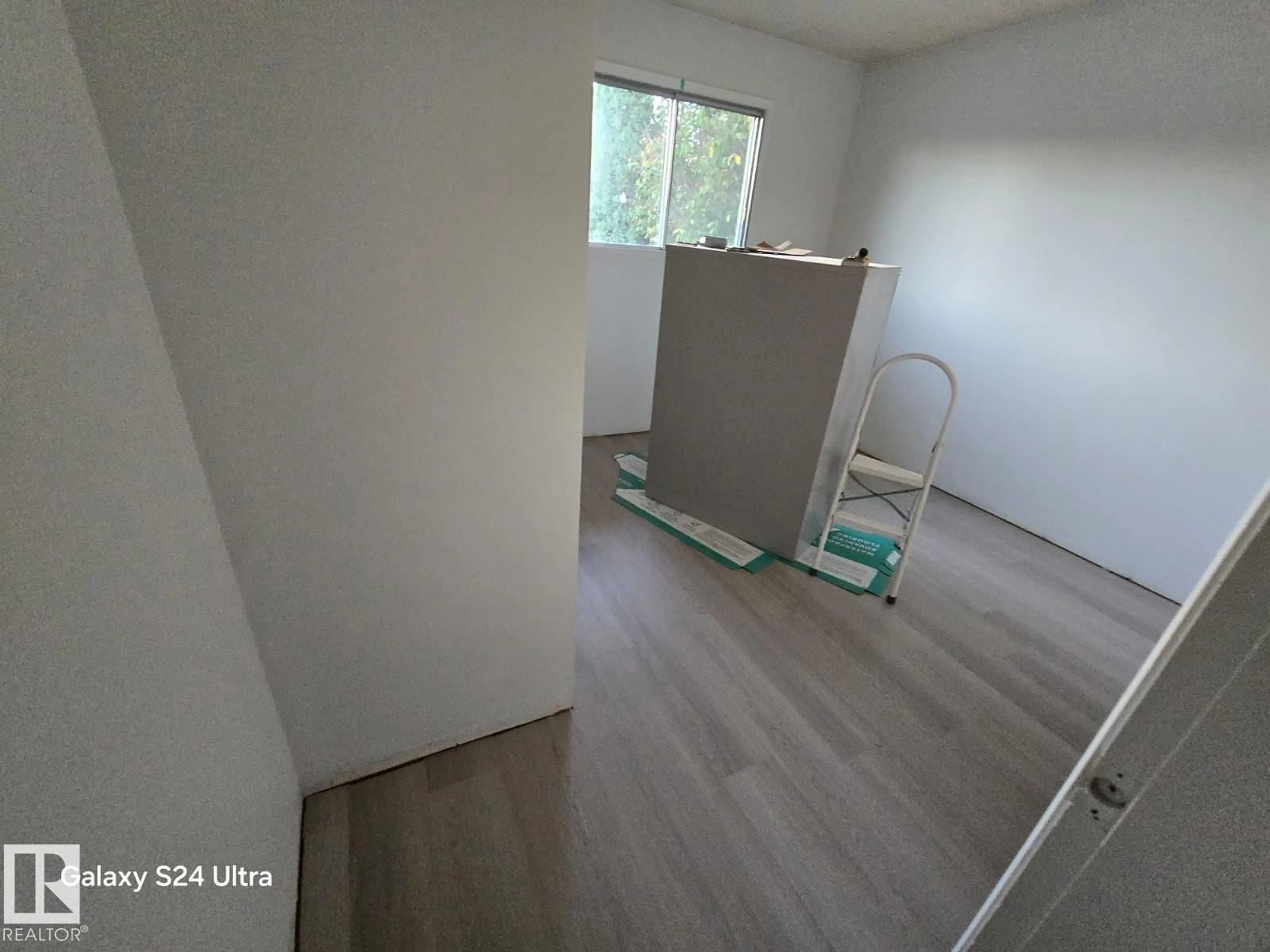 A pic of a room for NW - 14224 78 ST, Edmonton Alberta T5C1H5