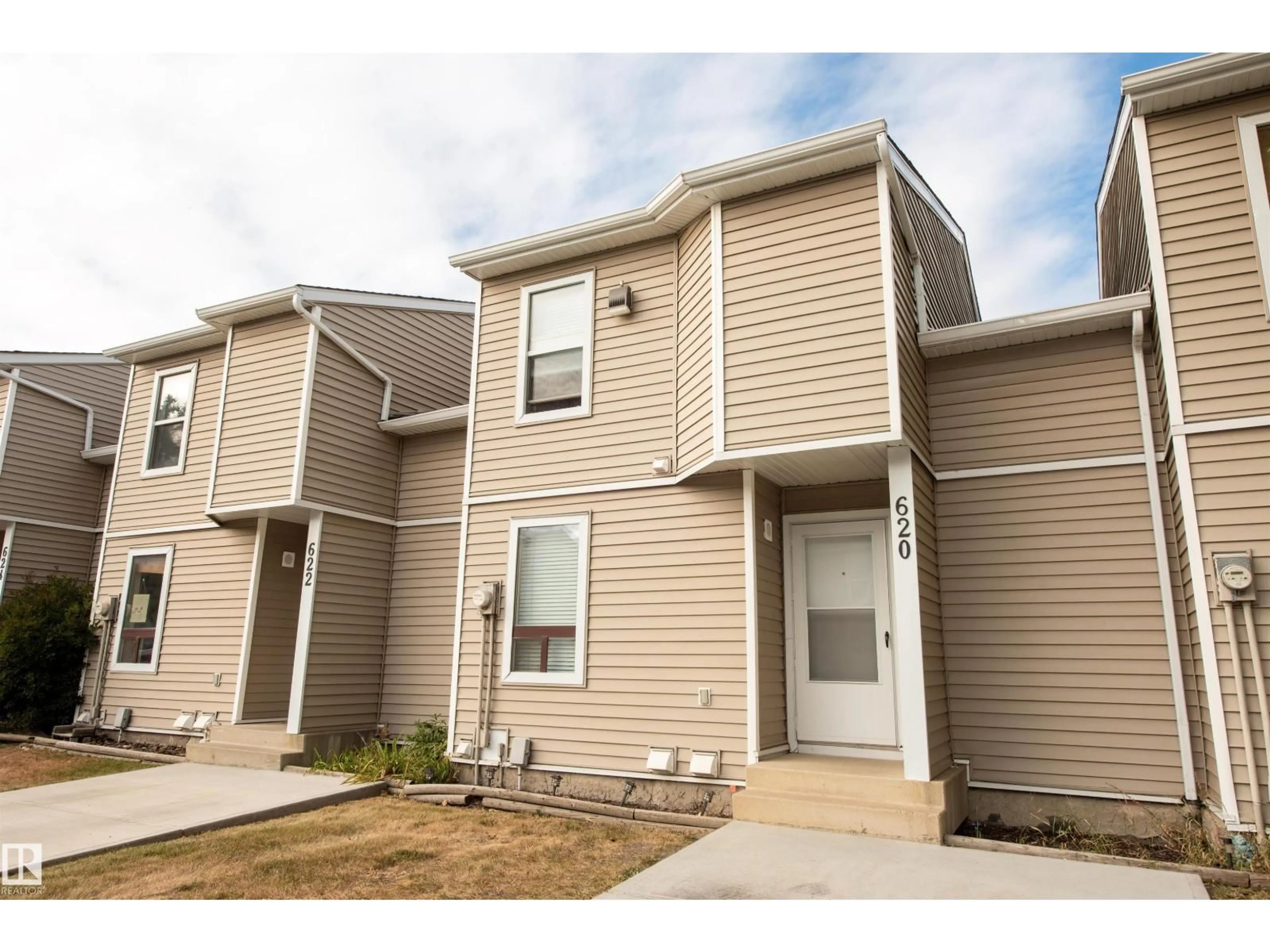 Home with vinyl exterior material, street for 620 SADDLEBACK RD, Edmonton Alberta T6J4Z3