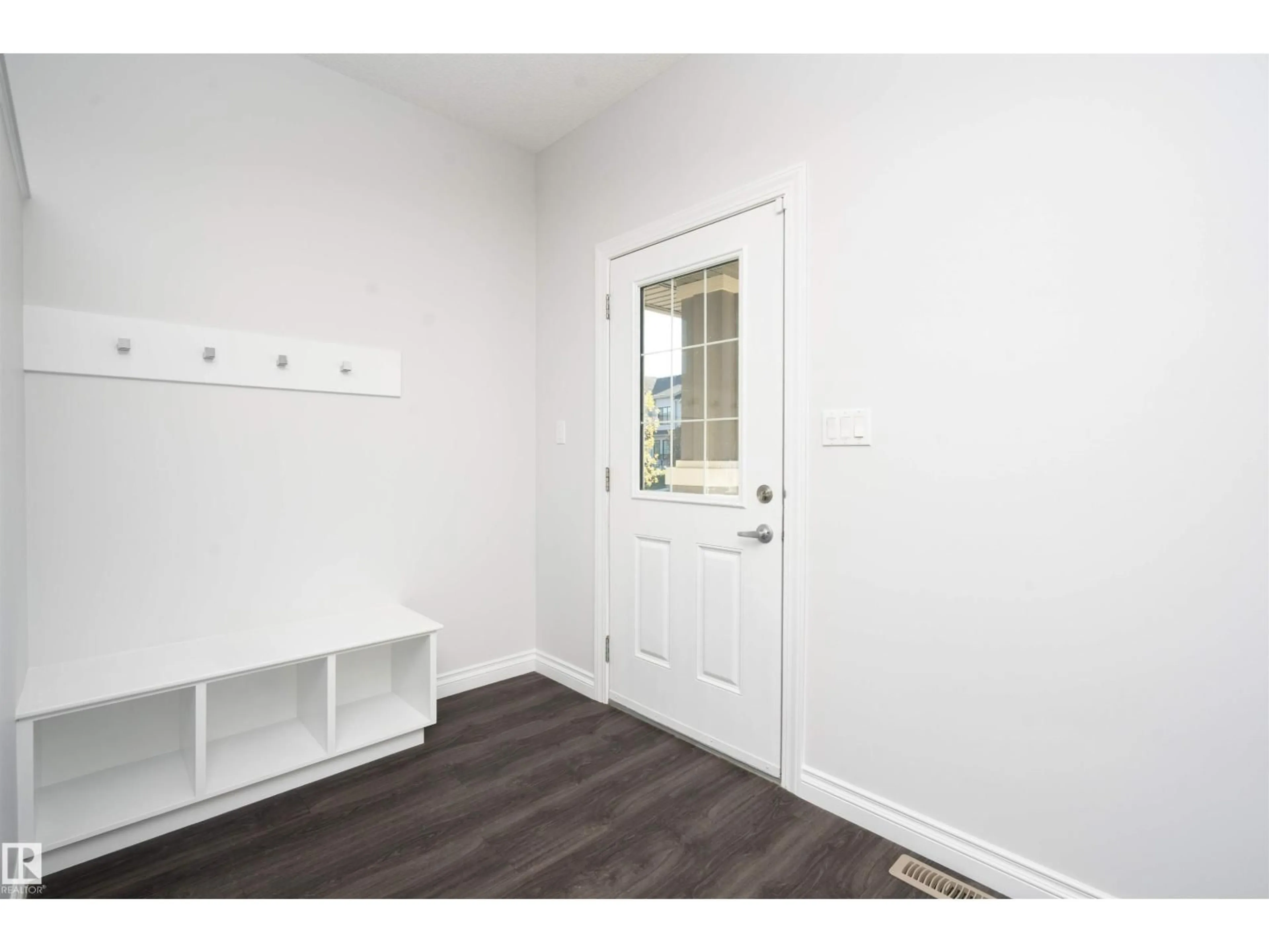Indoor entryway for 548 SECORD BV, Edmonton Alberta T5T7B8