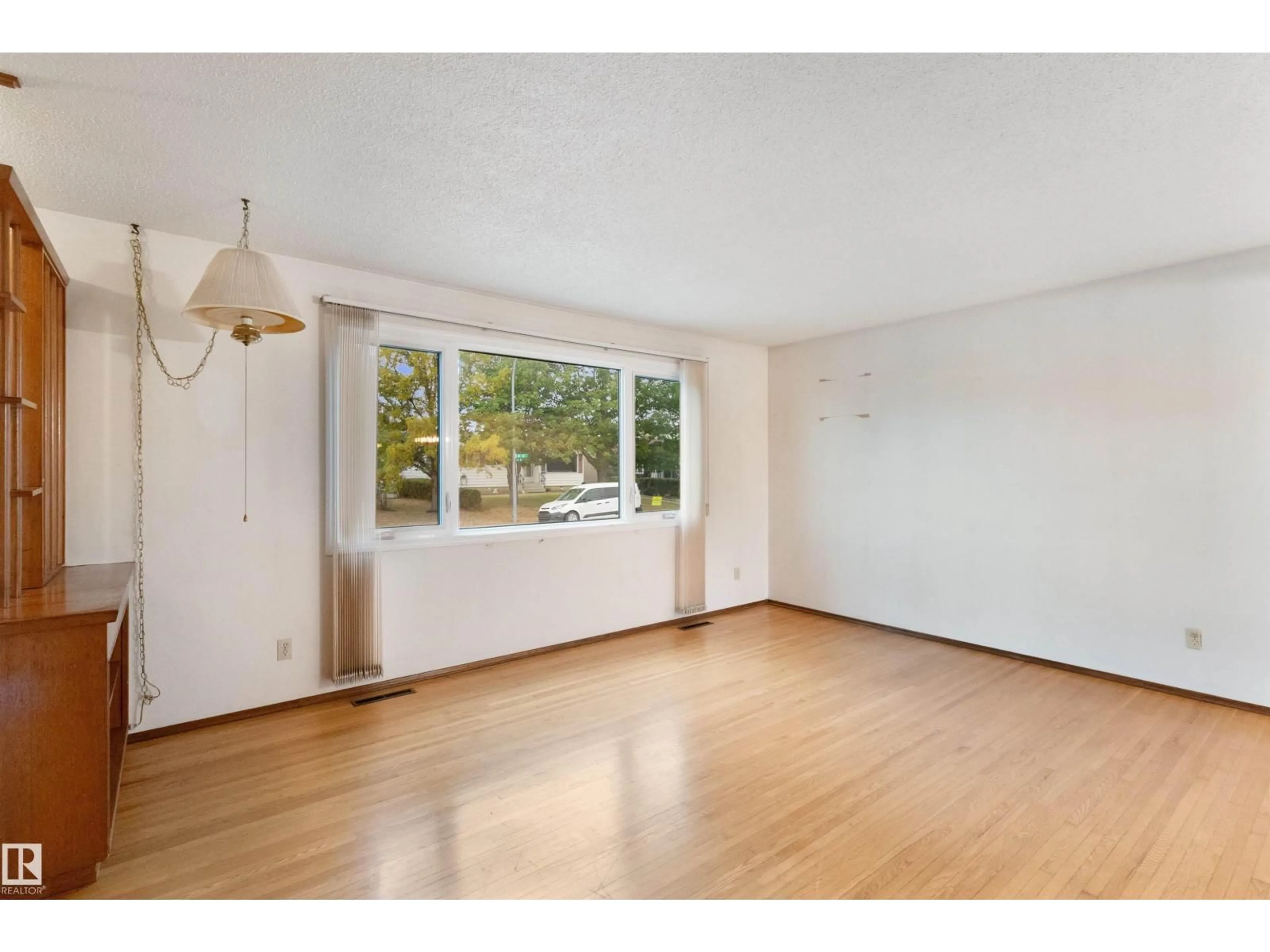 A pic of a room for 13015 81 ST, Edmonton Alberta T5C1N3