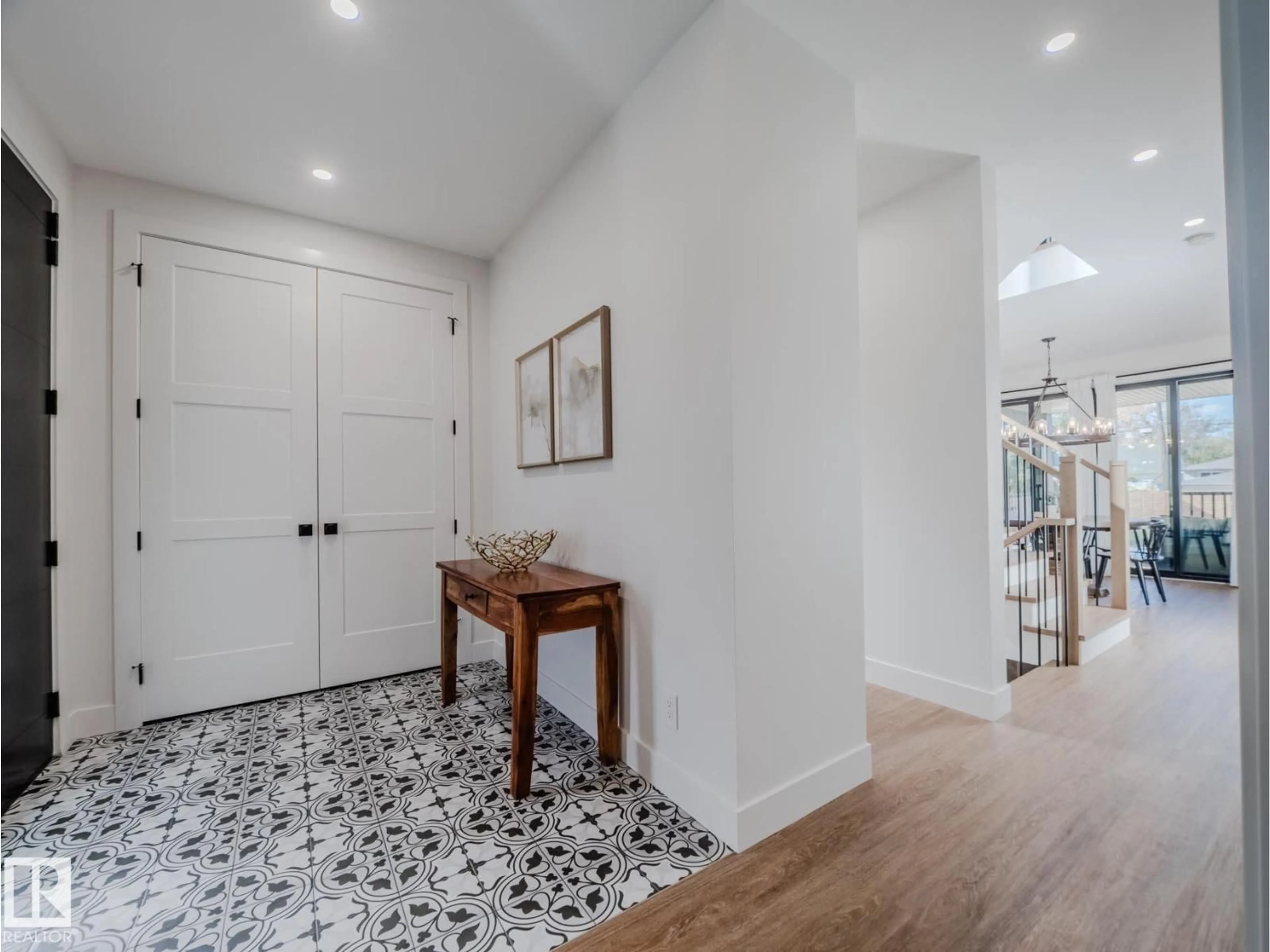 Indoor entryway for 11618 87 ST, Edmonton Alberta T5B3M5
