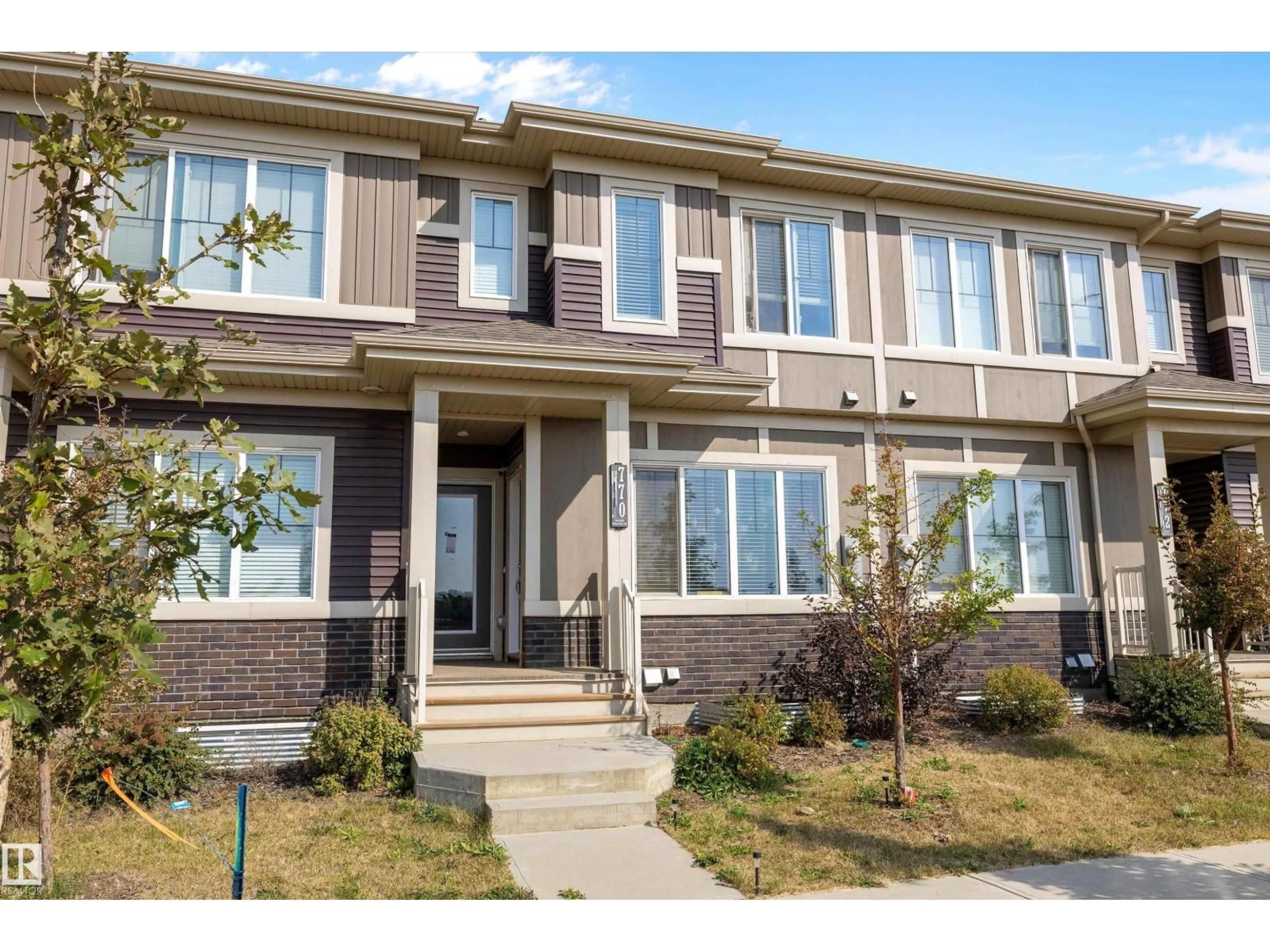 Home with vinyl exterior material, street for 770 ORCHARDS BV, Edmonton Alberta T6X2Y7