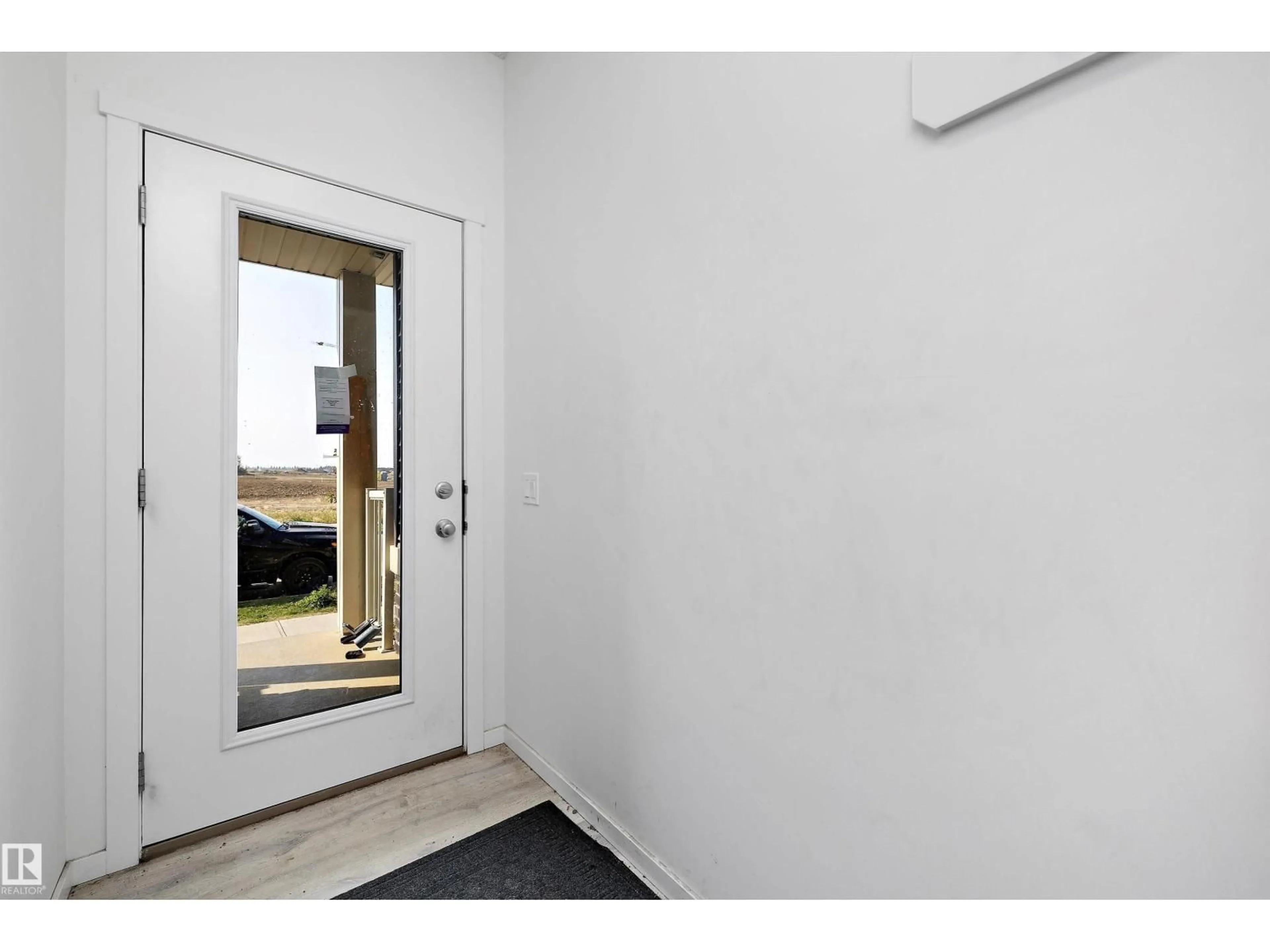 Indoor entryway for 770 ORCHARDS BV, Edmonton Alberta T6X2Y7